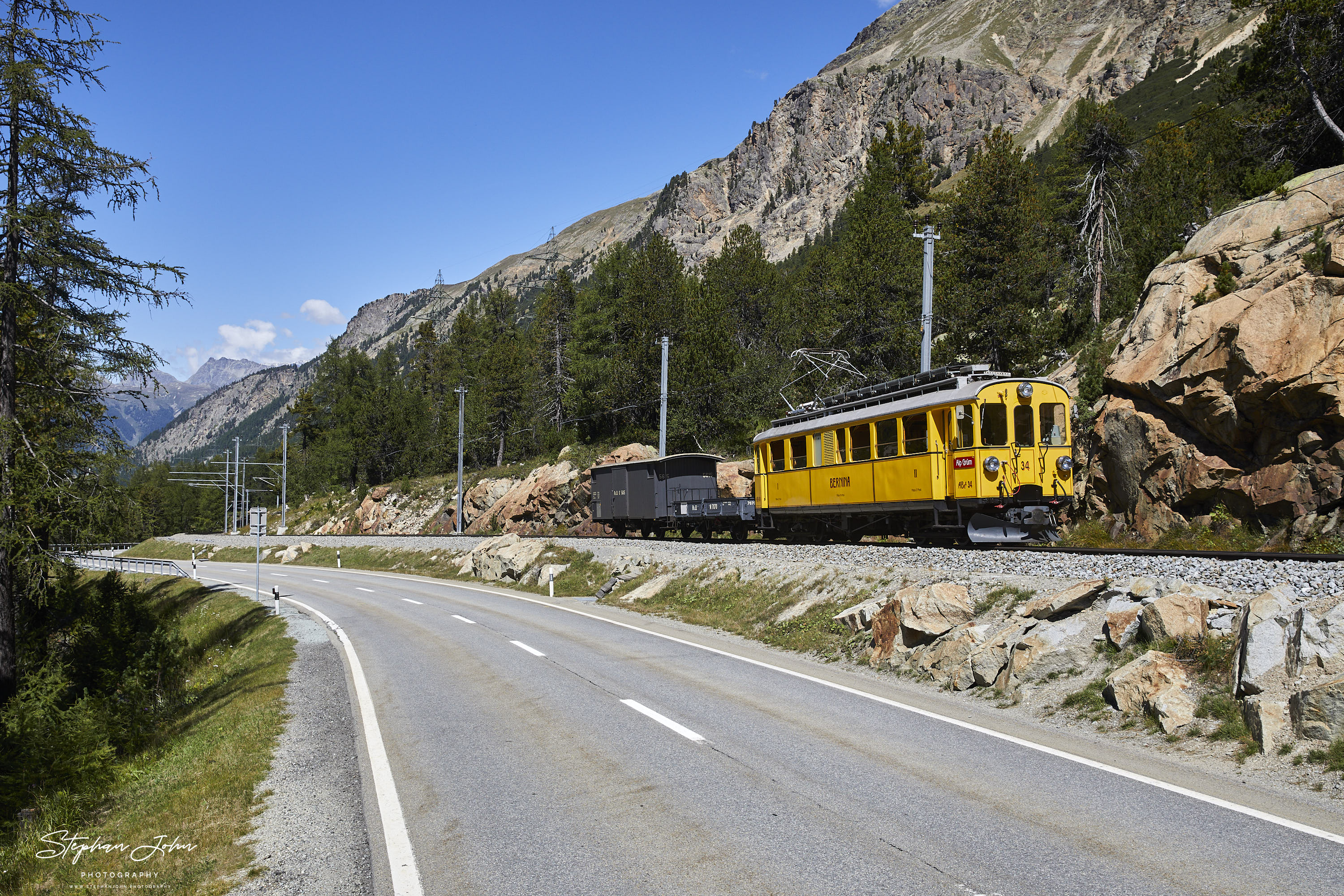 RhB Abe 4/4 nach der Montebello-Kurve