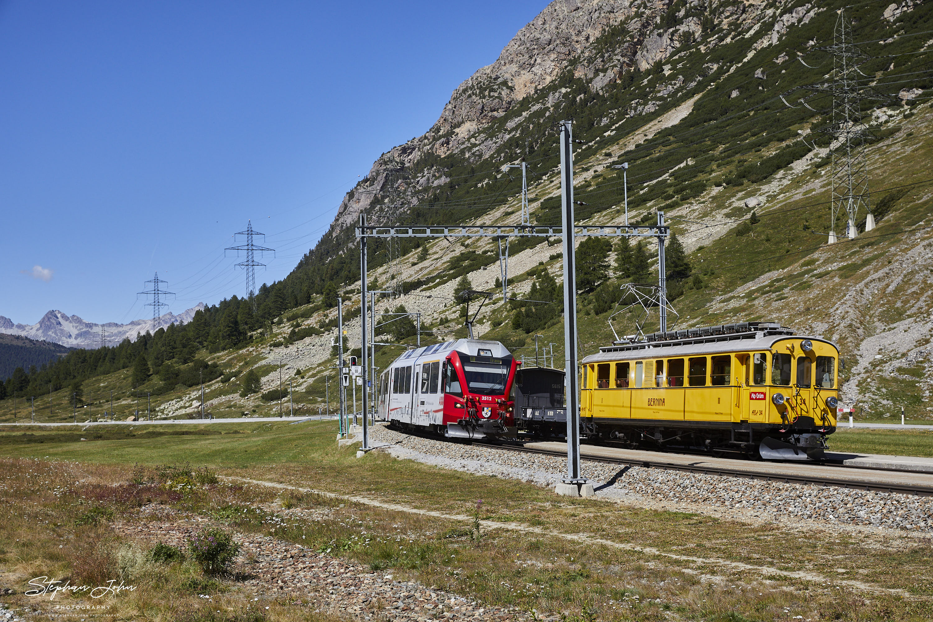 <p>RhB Abe 4/4 im Bahnhof Bernina Suot</p>