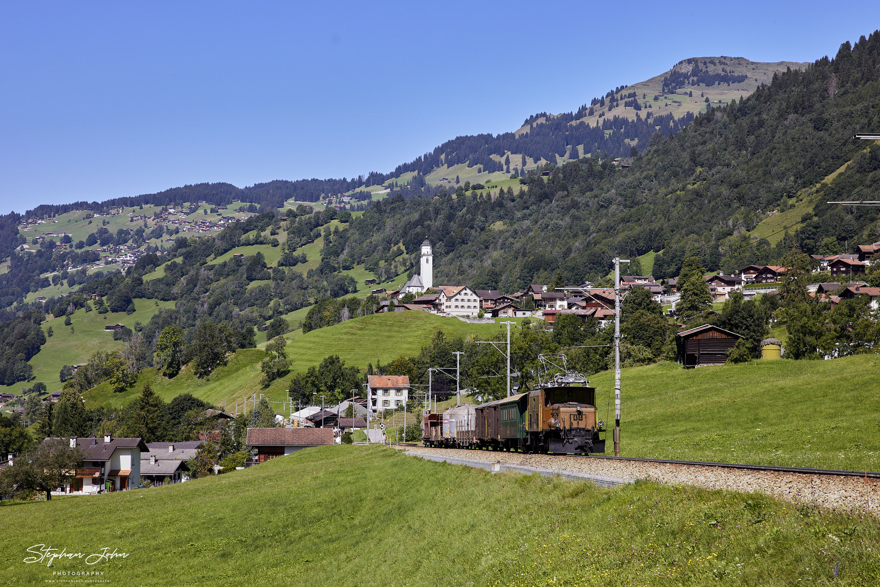 Krokodil Ge 6/6`414 verlässt mit einem GmP Saas im Prättigau in Richtung Davos