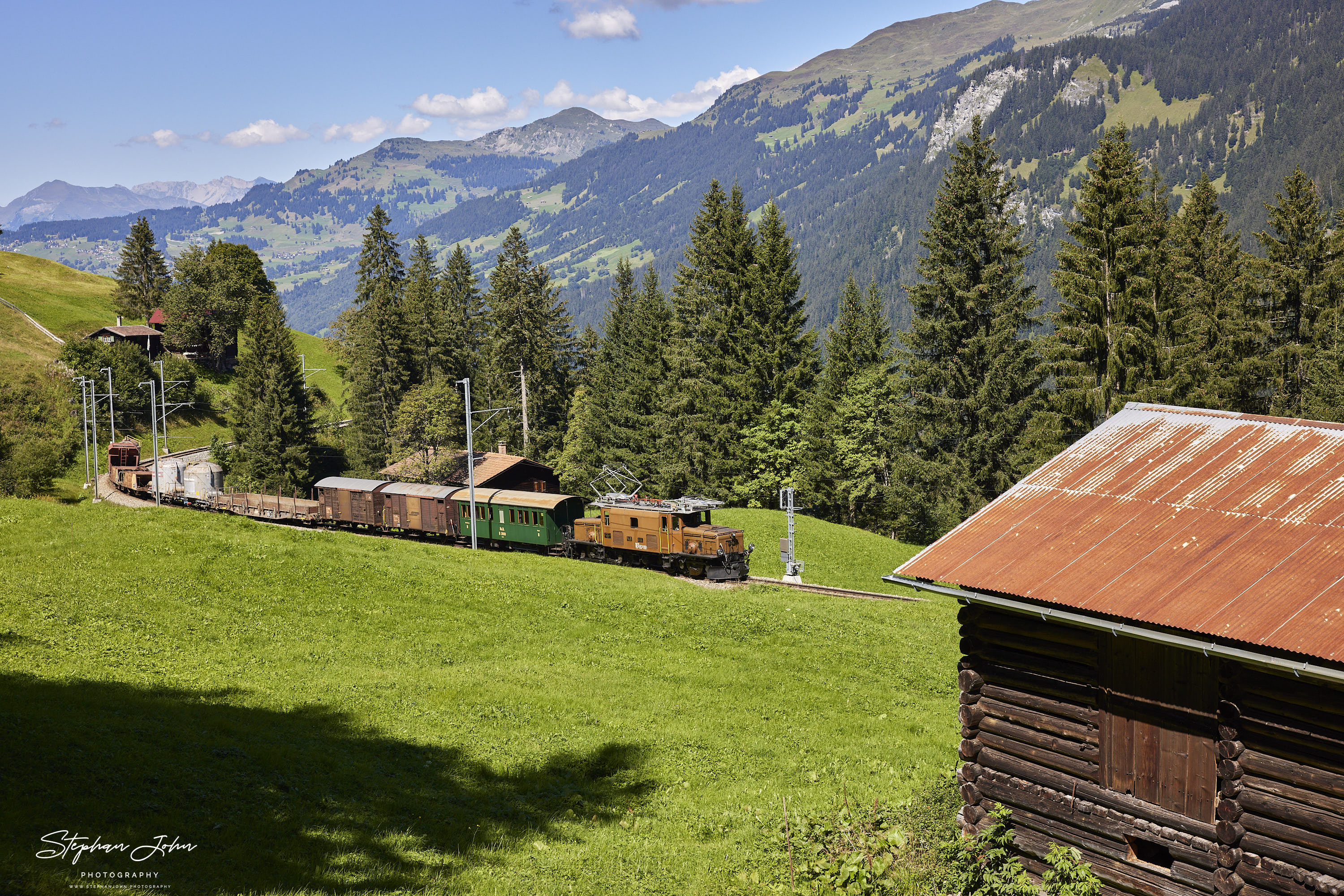 Krokodil Ge 6/6`414 auf dem Weg in Richtung Davos zwischen Klosters Platz und Cavadürli