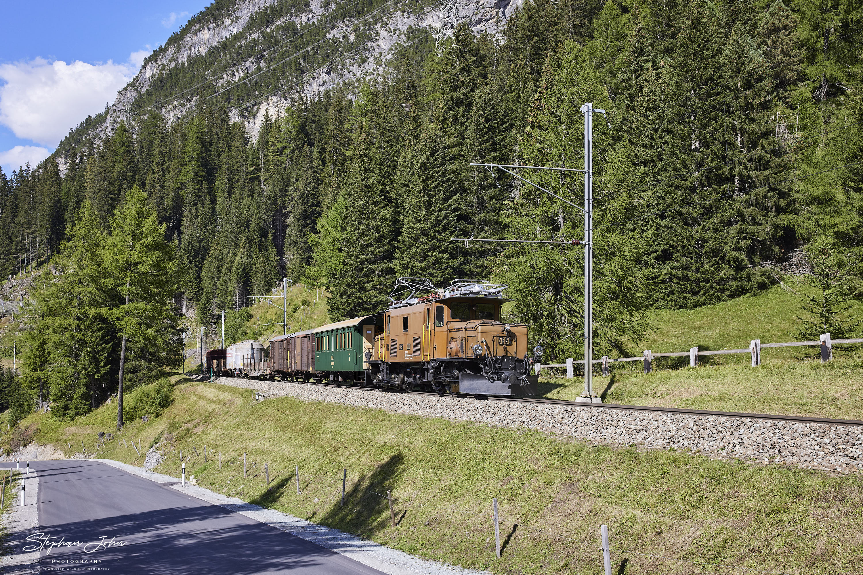 Krokodil Ge 6/6`414 auf dem Weg nach St. Moritz kurz vor Preda