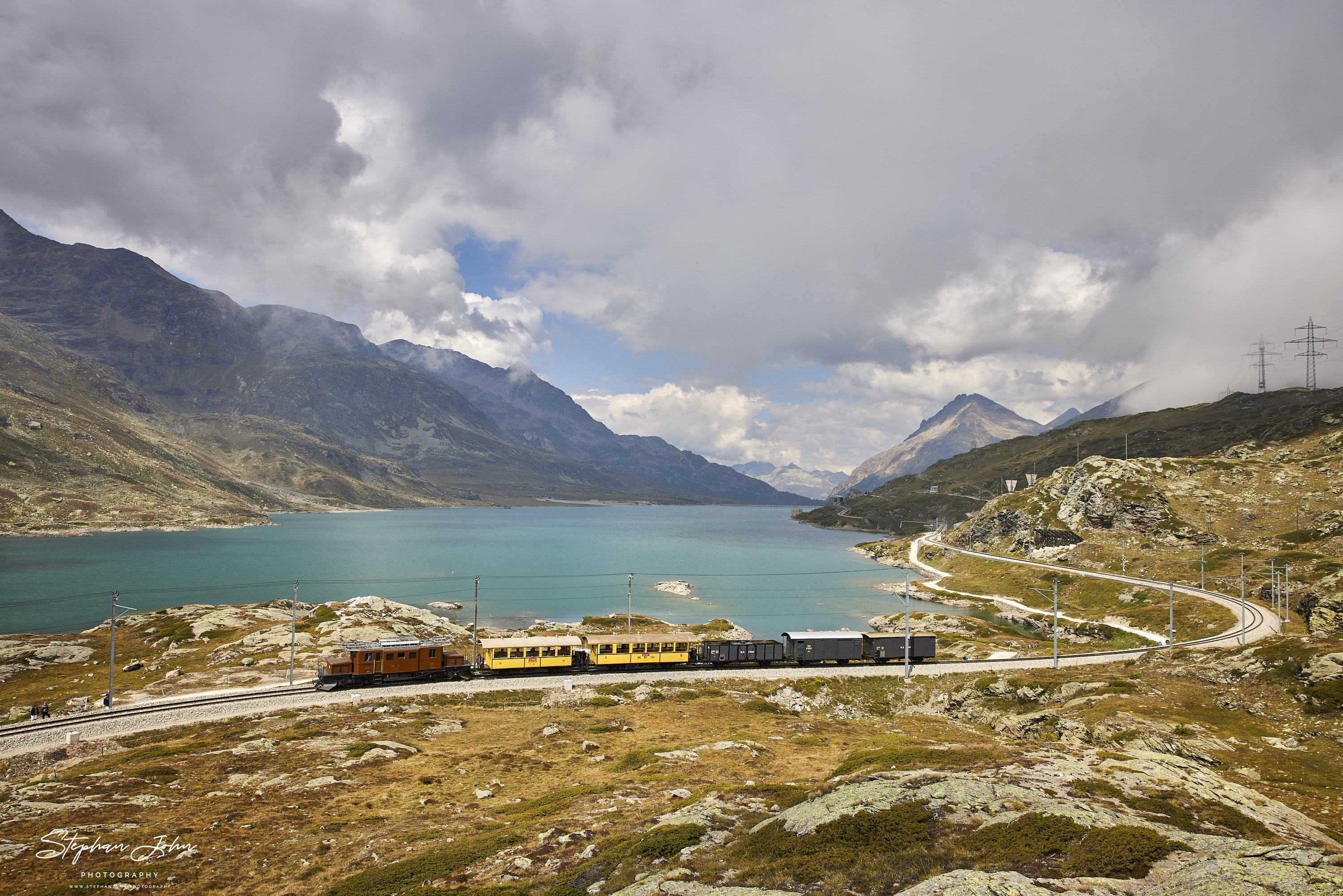 Krokodil Ge4/4 182 mit einem GmP am Berninapass