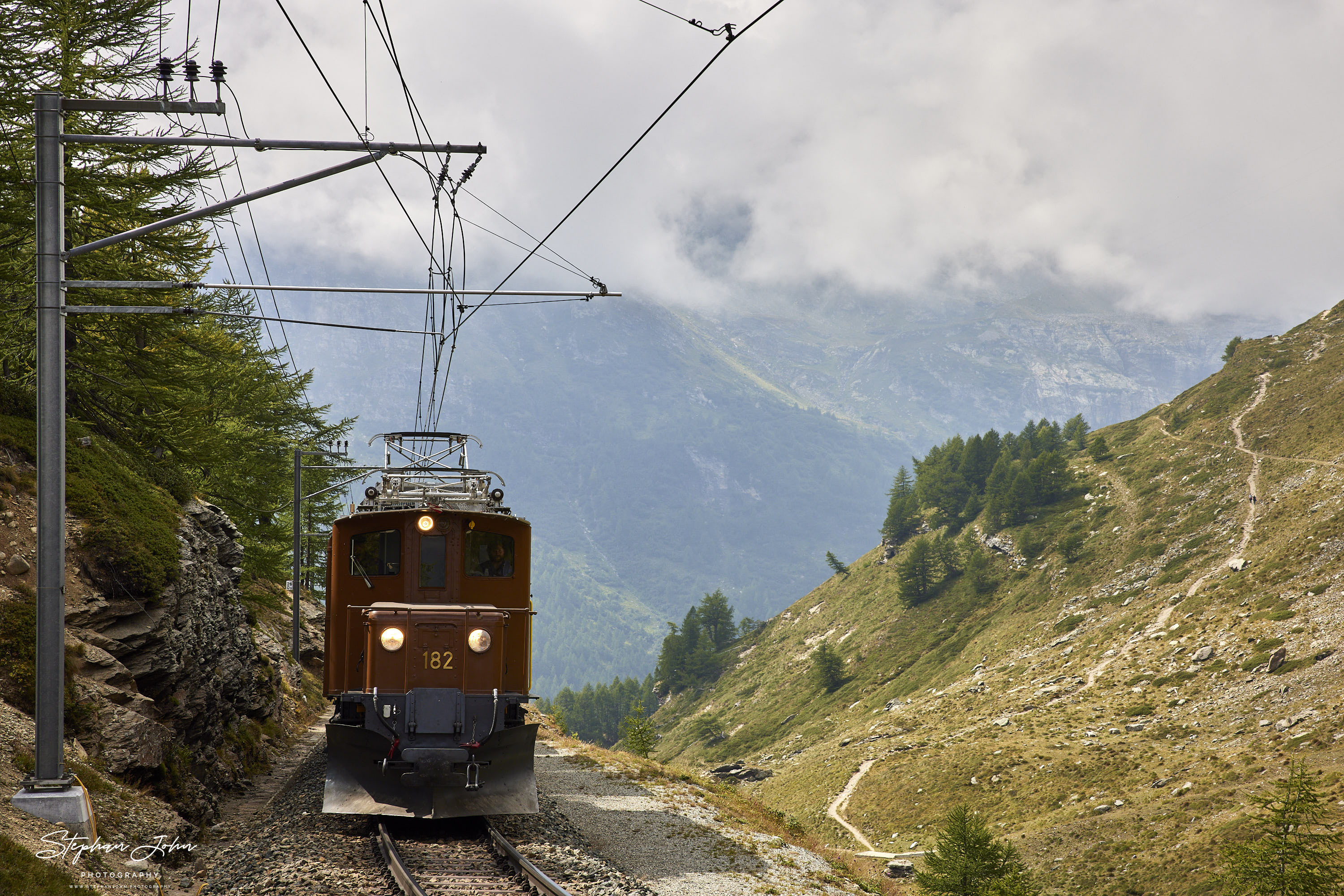 Krokodil Ge4/4 182 von Alp Grüm in Richtung Berninapass