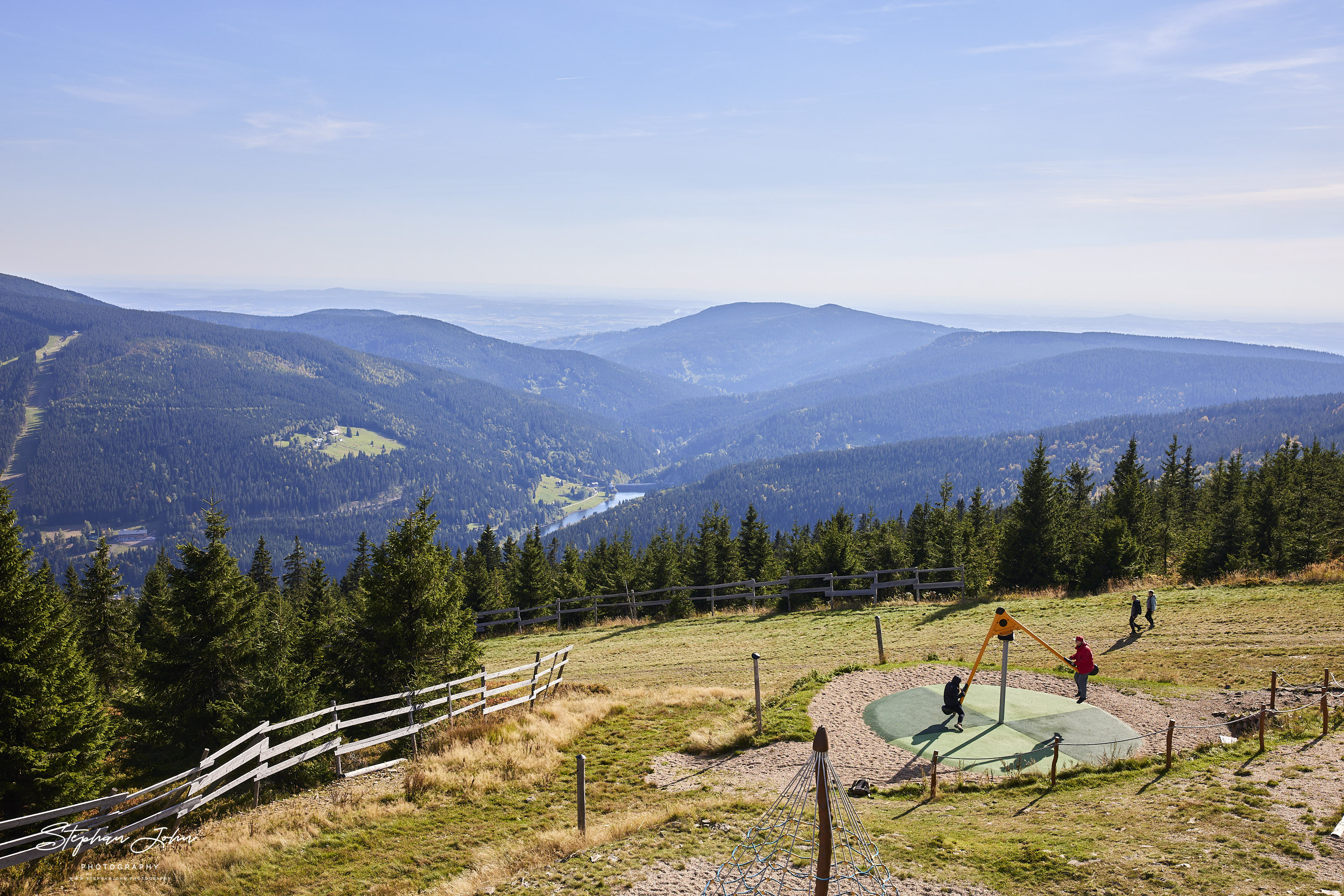 Blick vom Medvědín in Richtung Vodní nádrž Labská (oder auch Krausebaudenstausee)