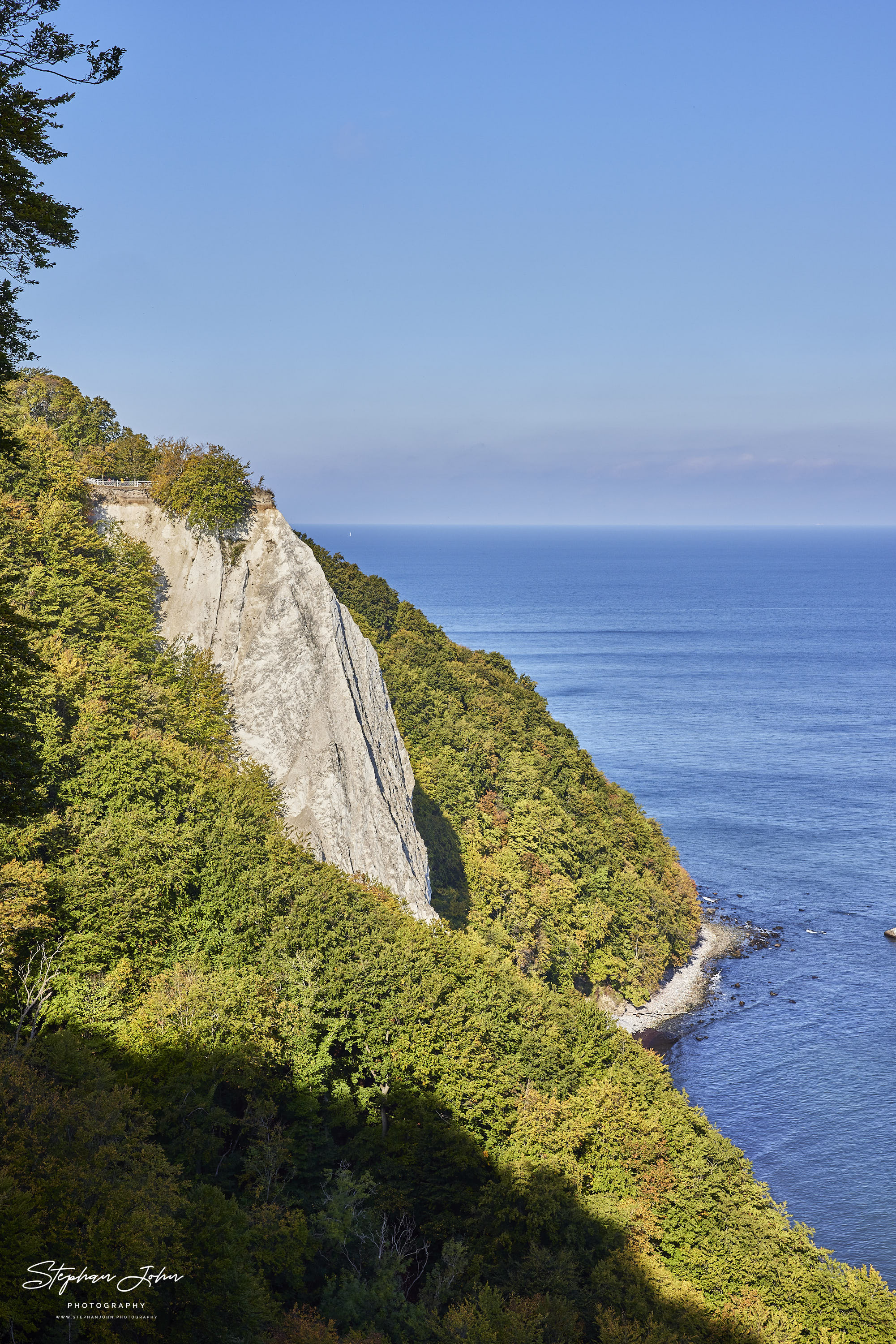 Der Königsstuhl ist die berühmteste Kreidefelsformation der Stubbenkammer im Nationalpark Jasmund auf der Insel Rügen. Seine Höhe beträgt 118 m ü. NN.