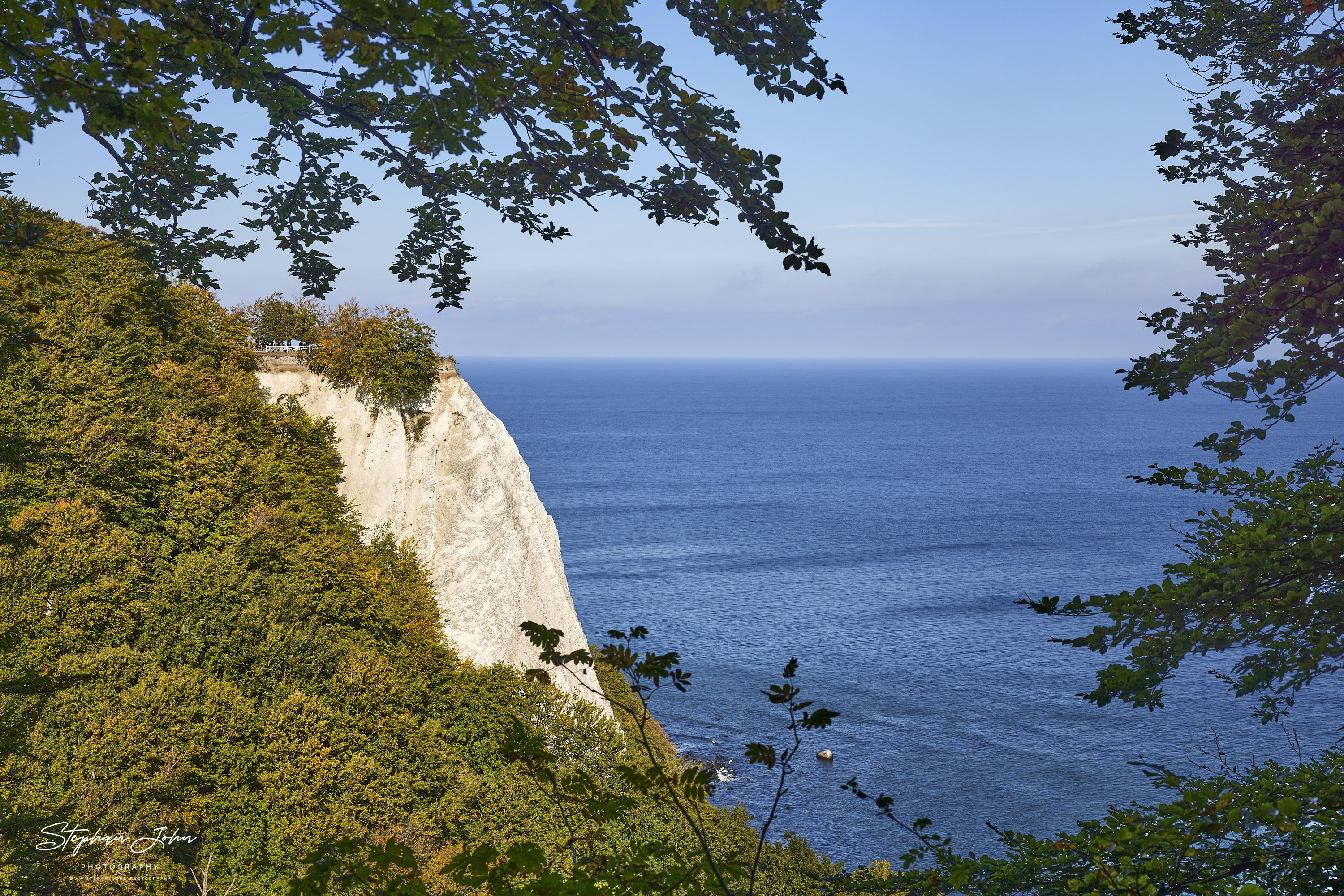 Der Königsstuhl ist die berühmteste Kreidefelsformation der Stubbenkammer im Nationalpark Jasmund auf der Insel Rügen. Seine Höhe beträgt 118 m ü. NN.