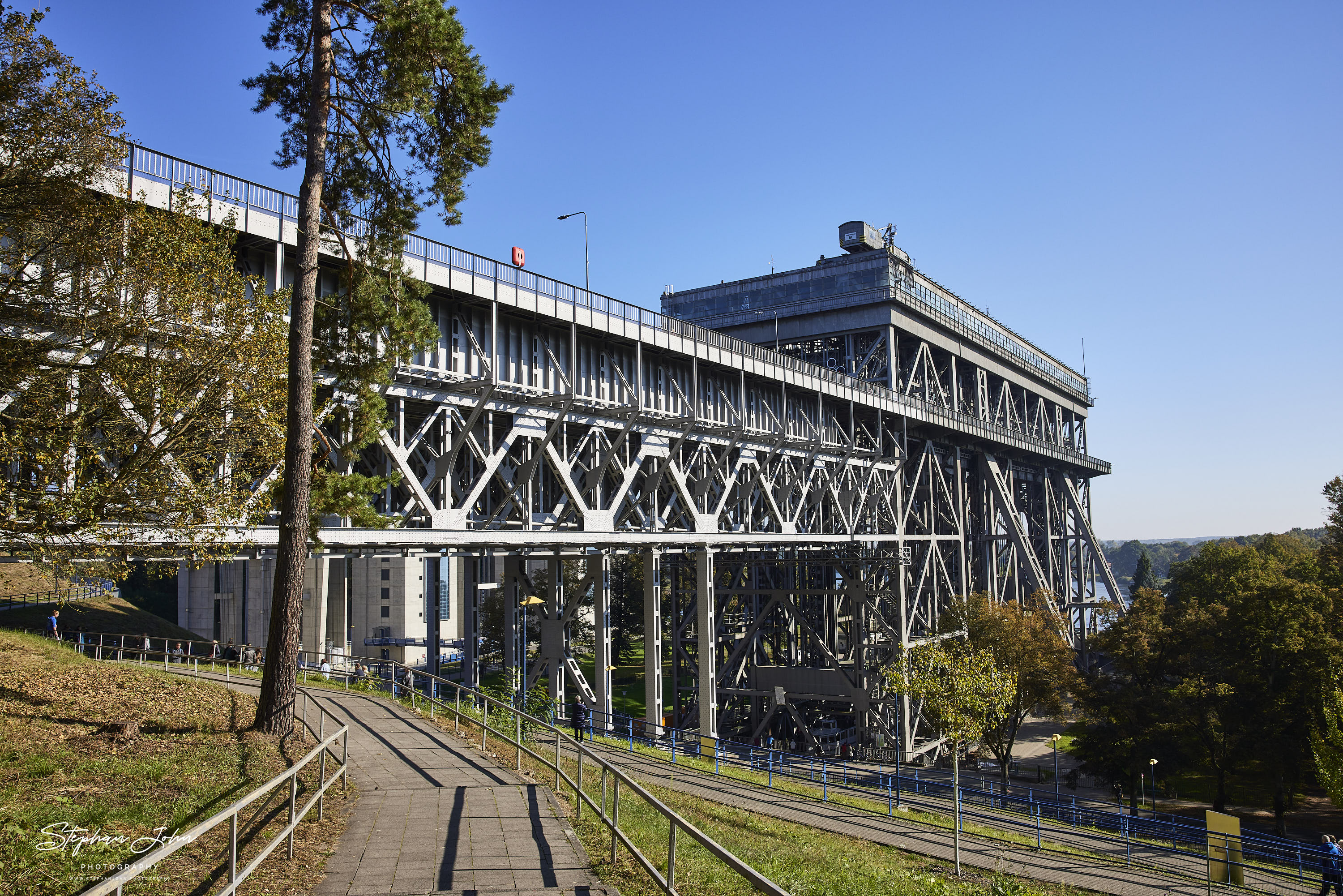 Das alte Schiffshebewerk mit Kanalbrücke