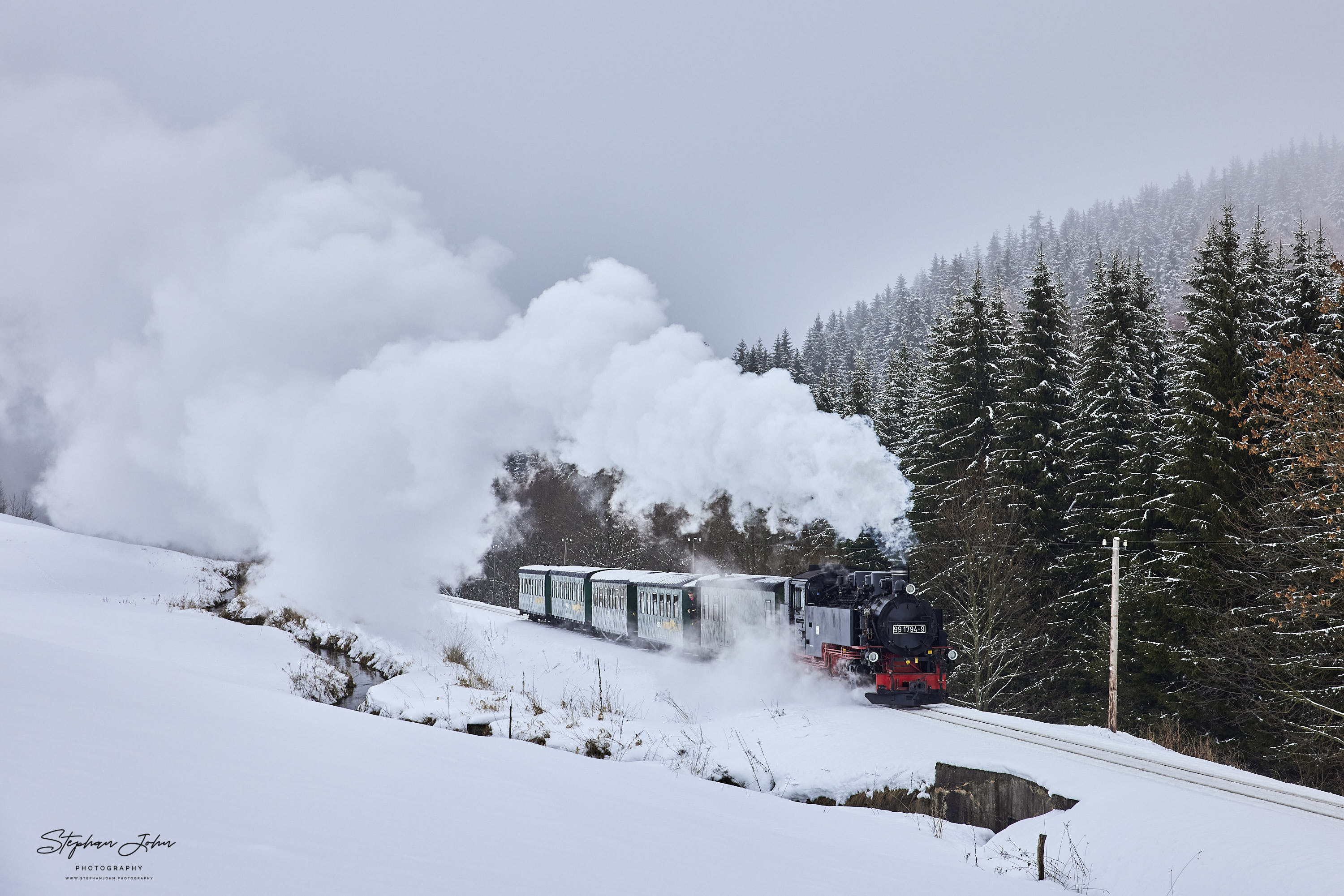 Zug P 1005 mit Lok 99 1794-9 Nach Oberwiesenthal zwischen Hammerunterwiesenthal und Unterwiesenthal