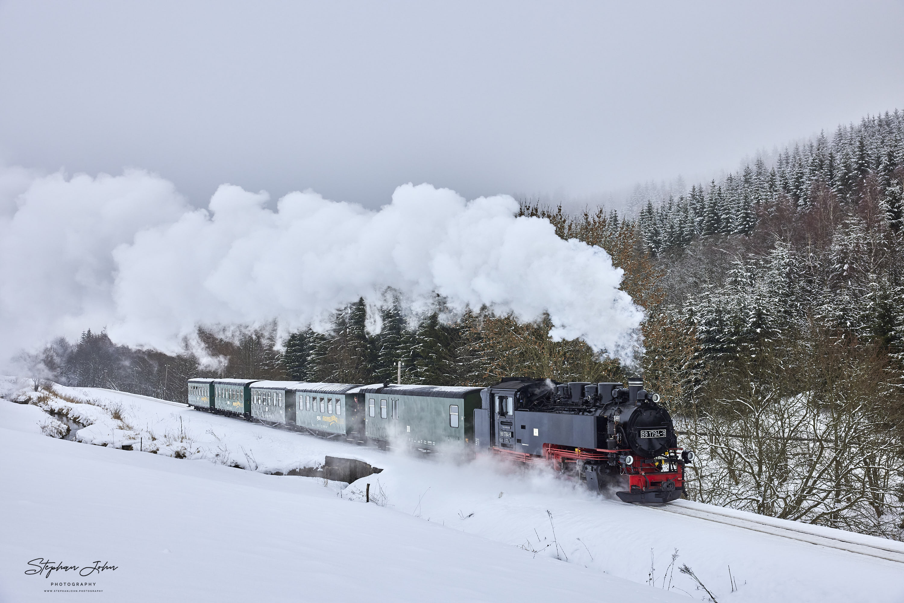 Zug P 1005 mit Lok 99 1794-9 Nach Oberwiesenthal zwischen Hammerunterwiesenthal und Unterwiesenthal