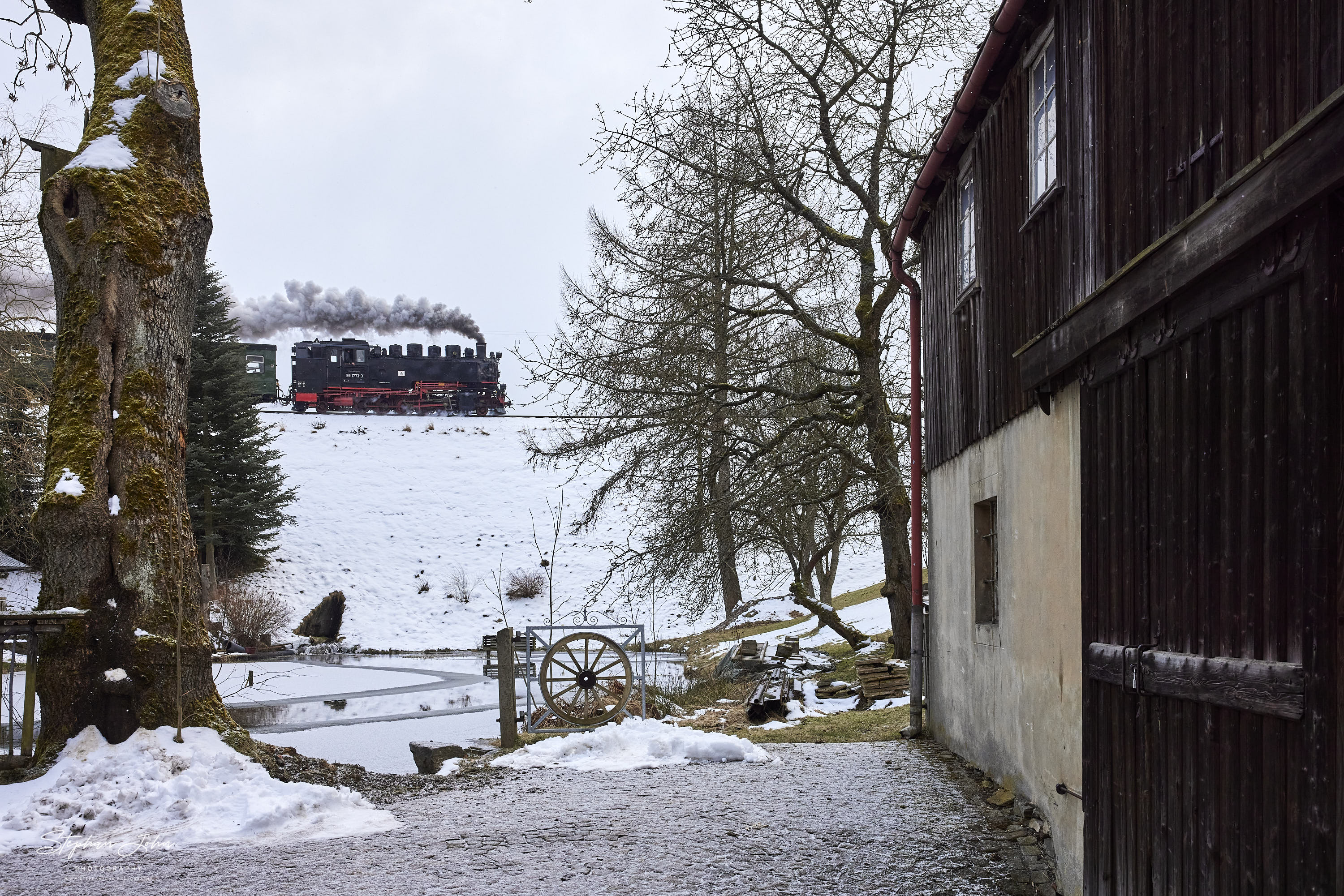 Zug 1109 mit Lok 99 1773-3 verlässt Cranzahl