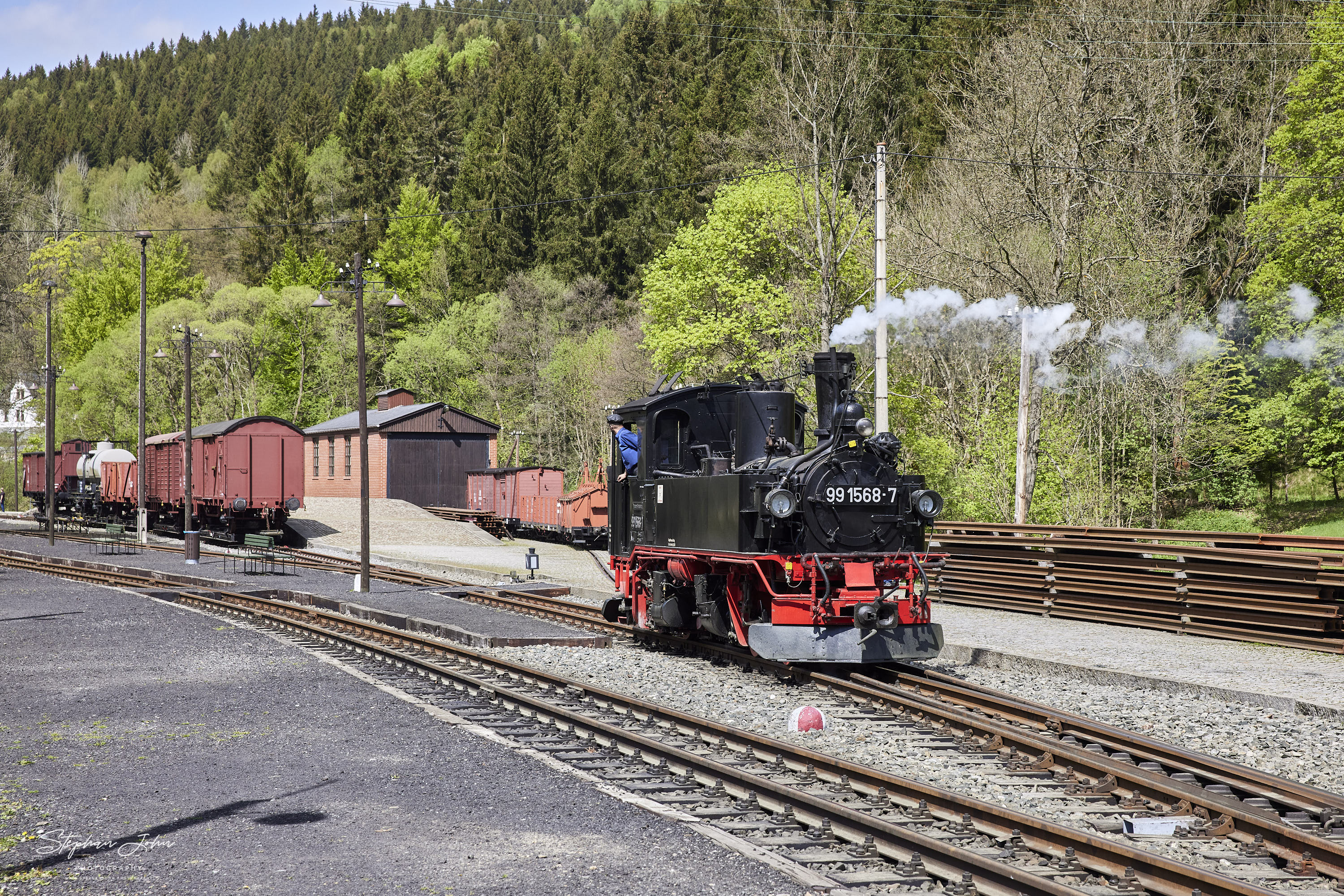 Lok 99 1568-7 rangiert in Schmalzgrube