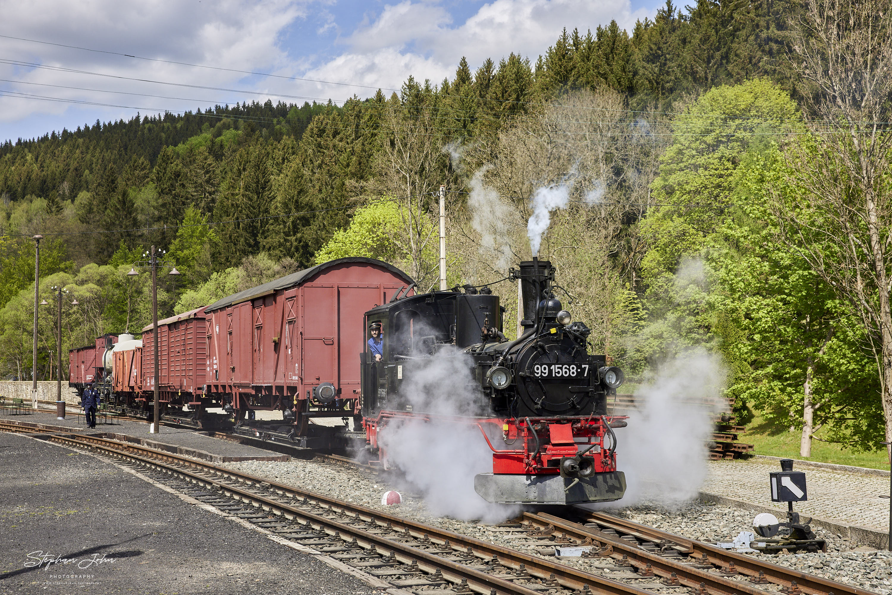 Lok 99 1568-7 rangiert in Schmalzgrube