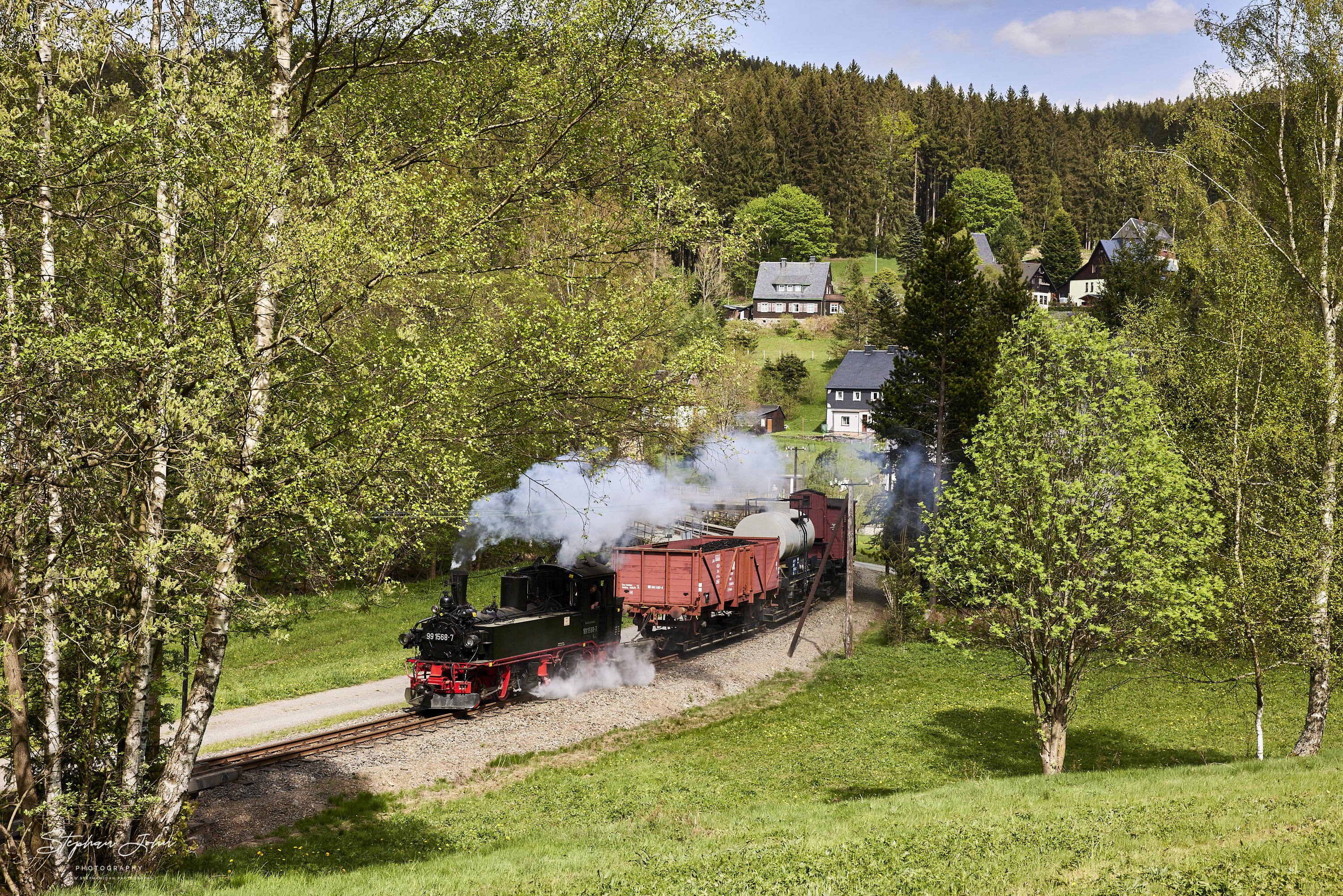 <p>Ausfahrt des G 11257 nach Schlössel aus dem Bahnhof Schmalzgrube</p>