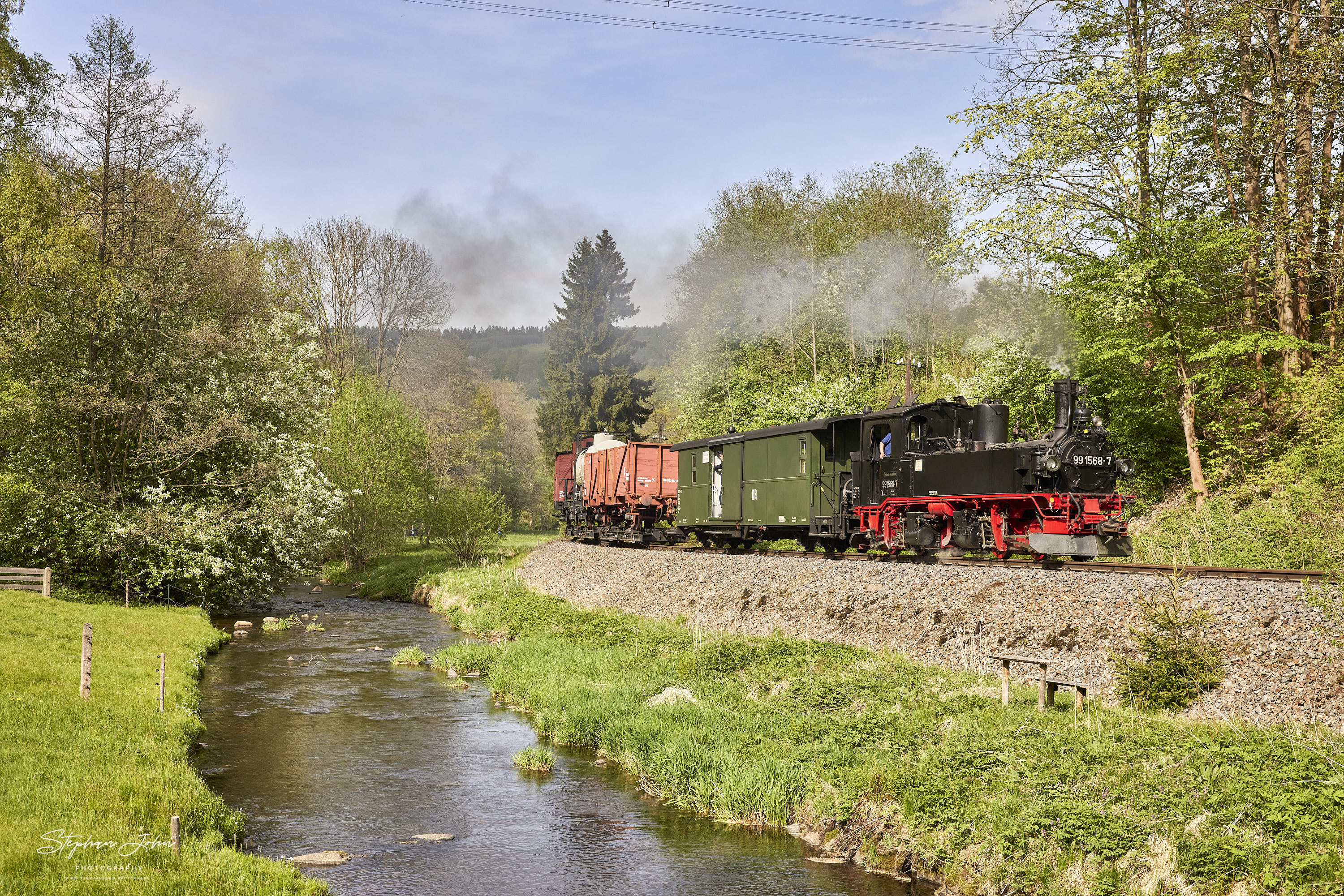 G 11259 mit Lok 99 1568-7 nach Schlössel kurz vor dem Haltepunkt Wildbach