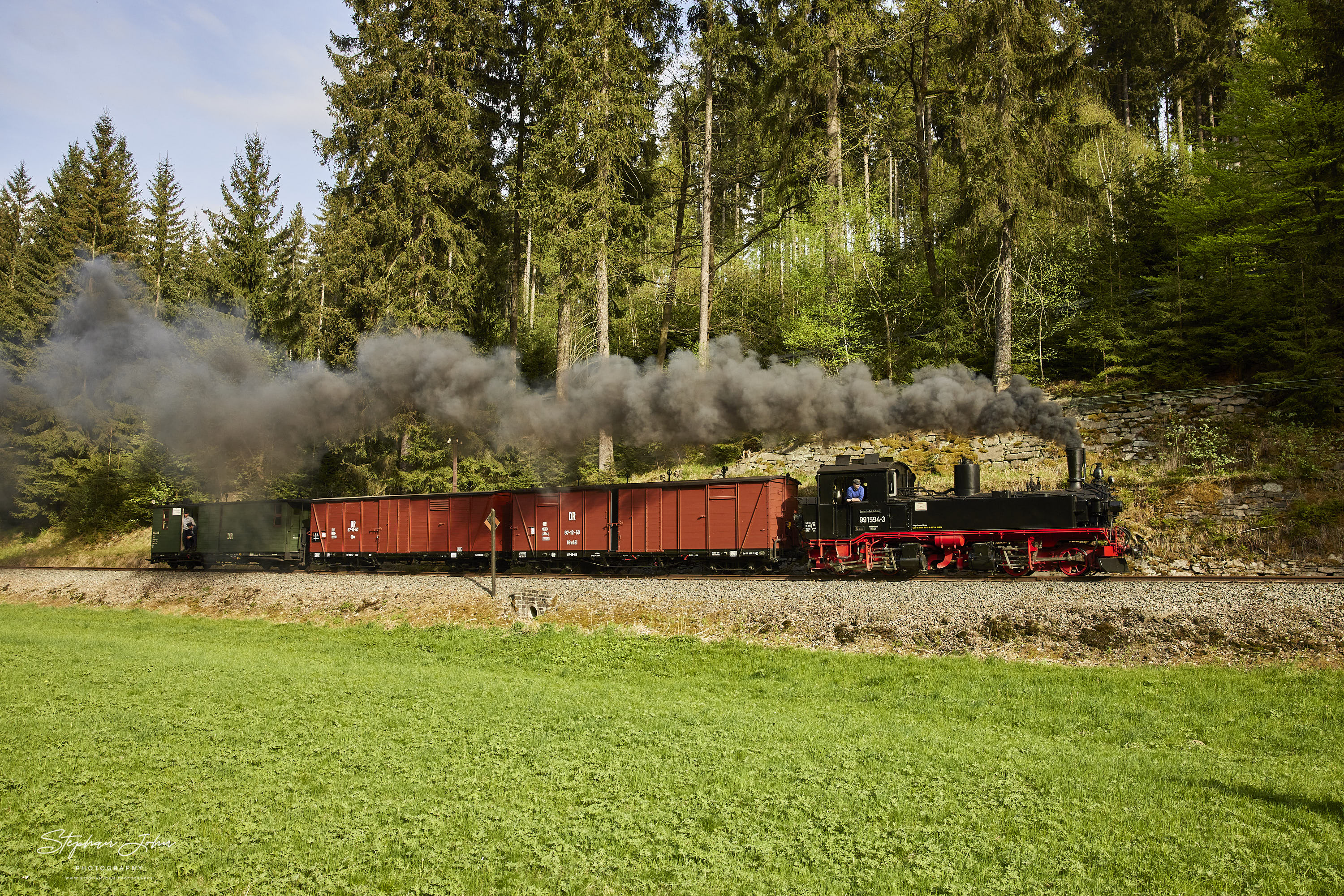 G 11207 mit Lok 99 1594-3 kurz vor Forellenhof