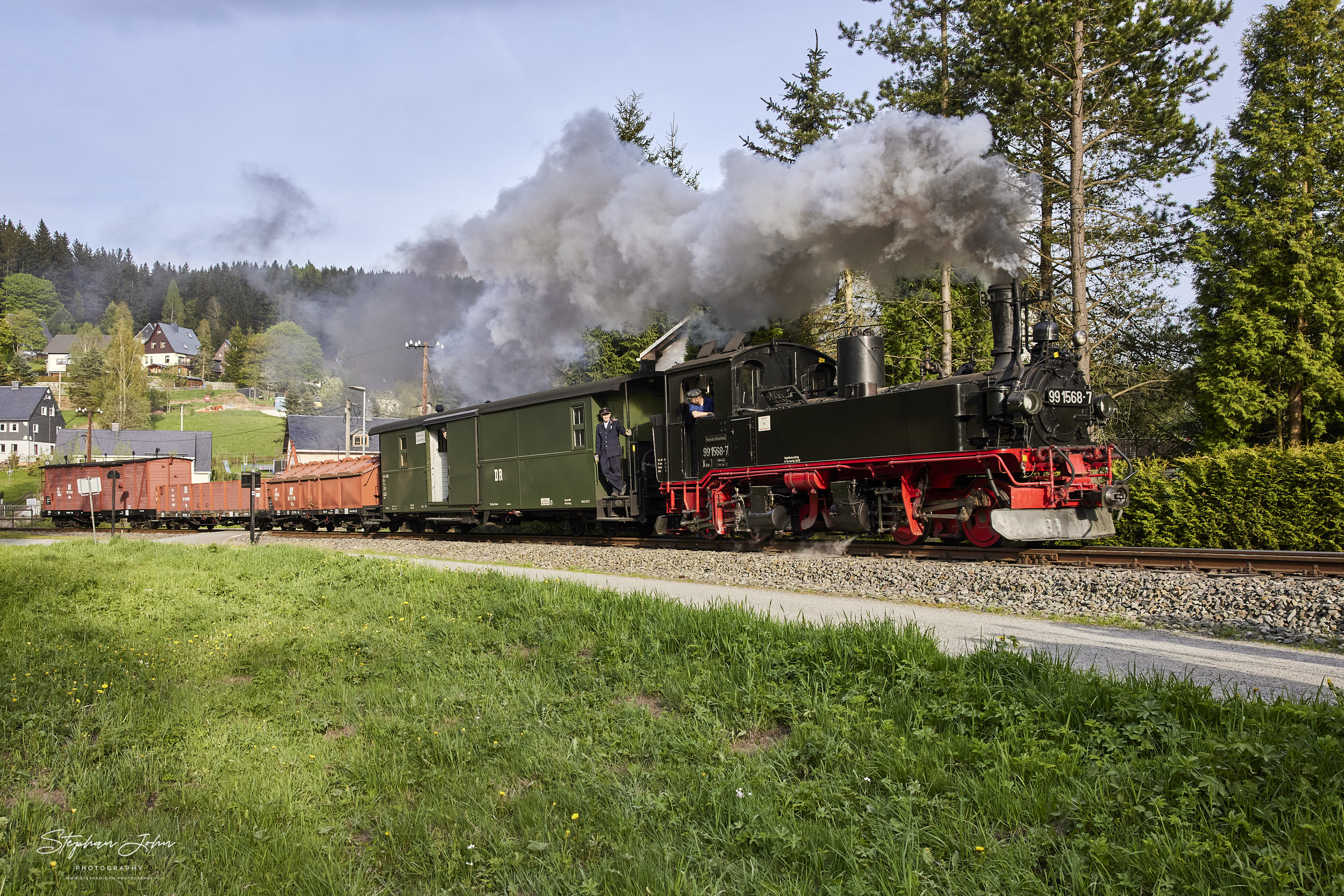 Ausfahrt des G 11261 nach Jöhstadt aus dem Bahnhof Schmalzgrube