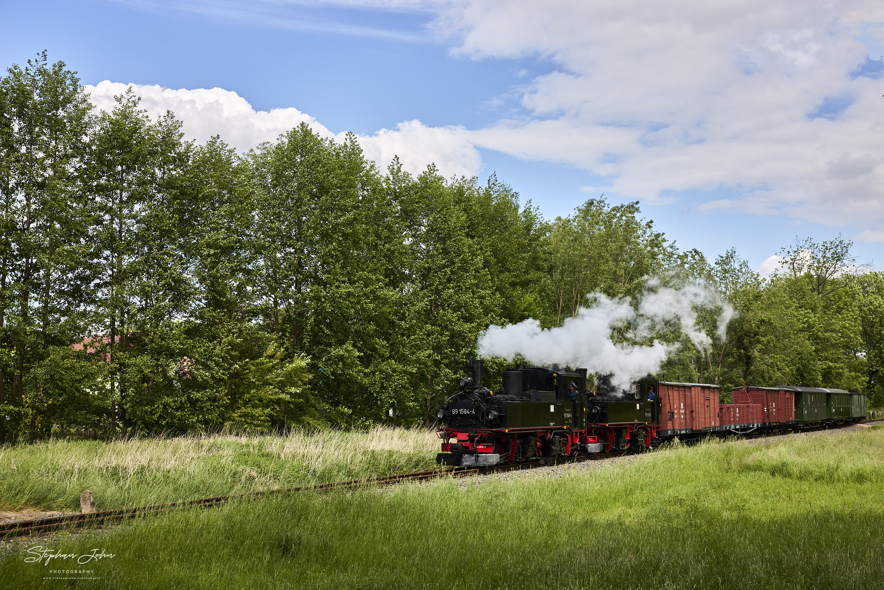 GmP mit Lok 991568-7 und Vorspannlok 99 1584-4 aus Mügeln fährt in Richtung Glossen