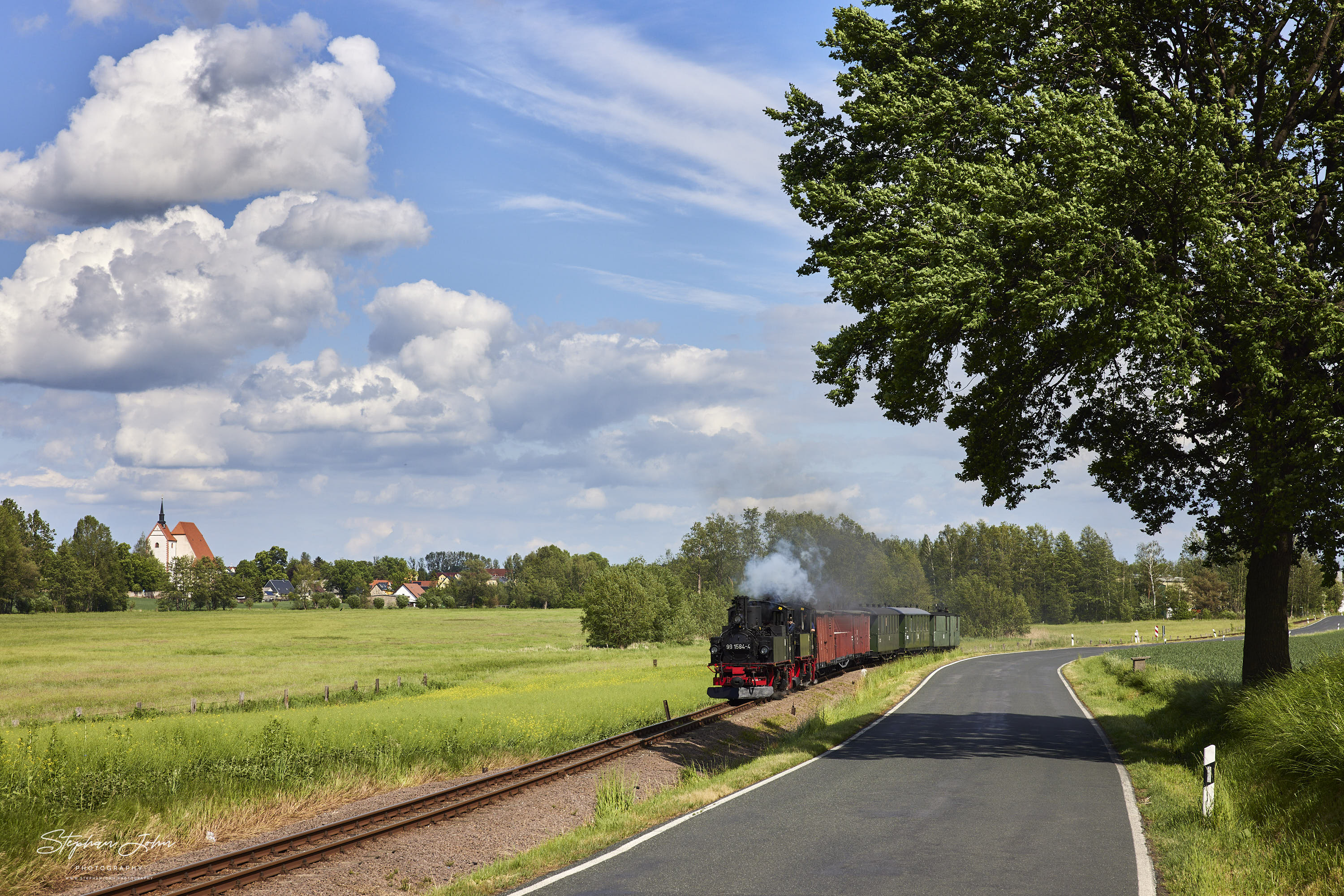 GmP mit Lok 991568-7 und Vorspannlok 99 1584-4 aus Mügeln fährt in Richtung Glossen