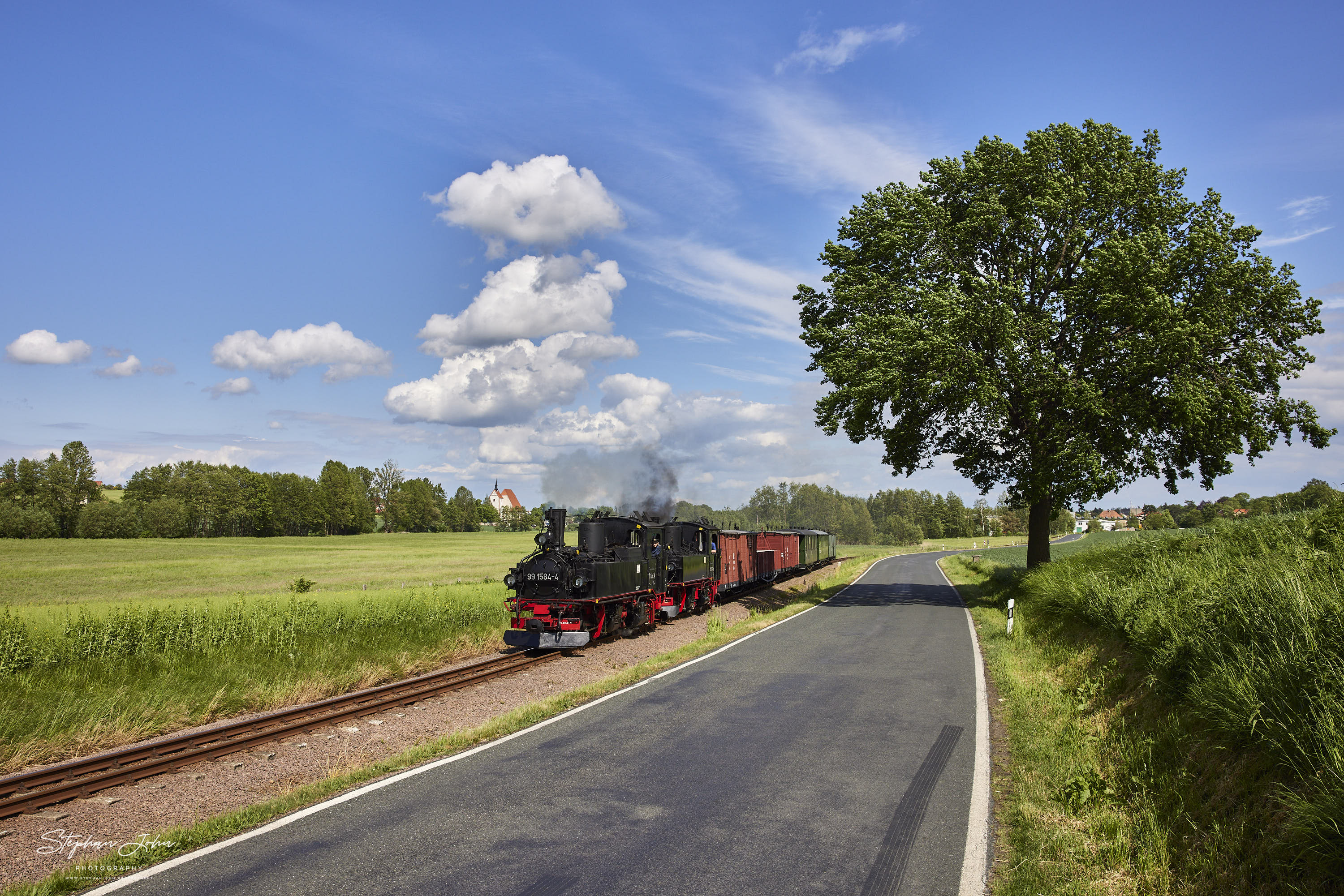 GmP mit Lok 991568-7 und Vorspannlok 99 1584-4 aus Mügeln fährt in Richtung Glossen