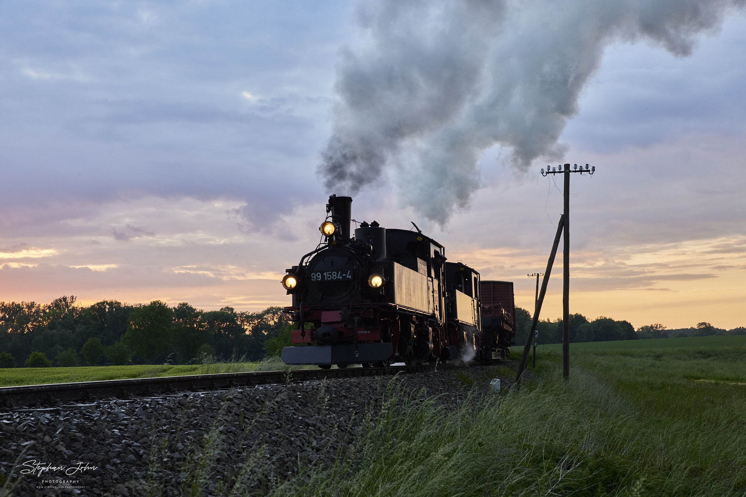 Letzter GmP des Tages mit Lok 99 1568-7 und Vorspannlok 99 1584-4 aus Oschatz nach Mügeln kurz vor Naundorf