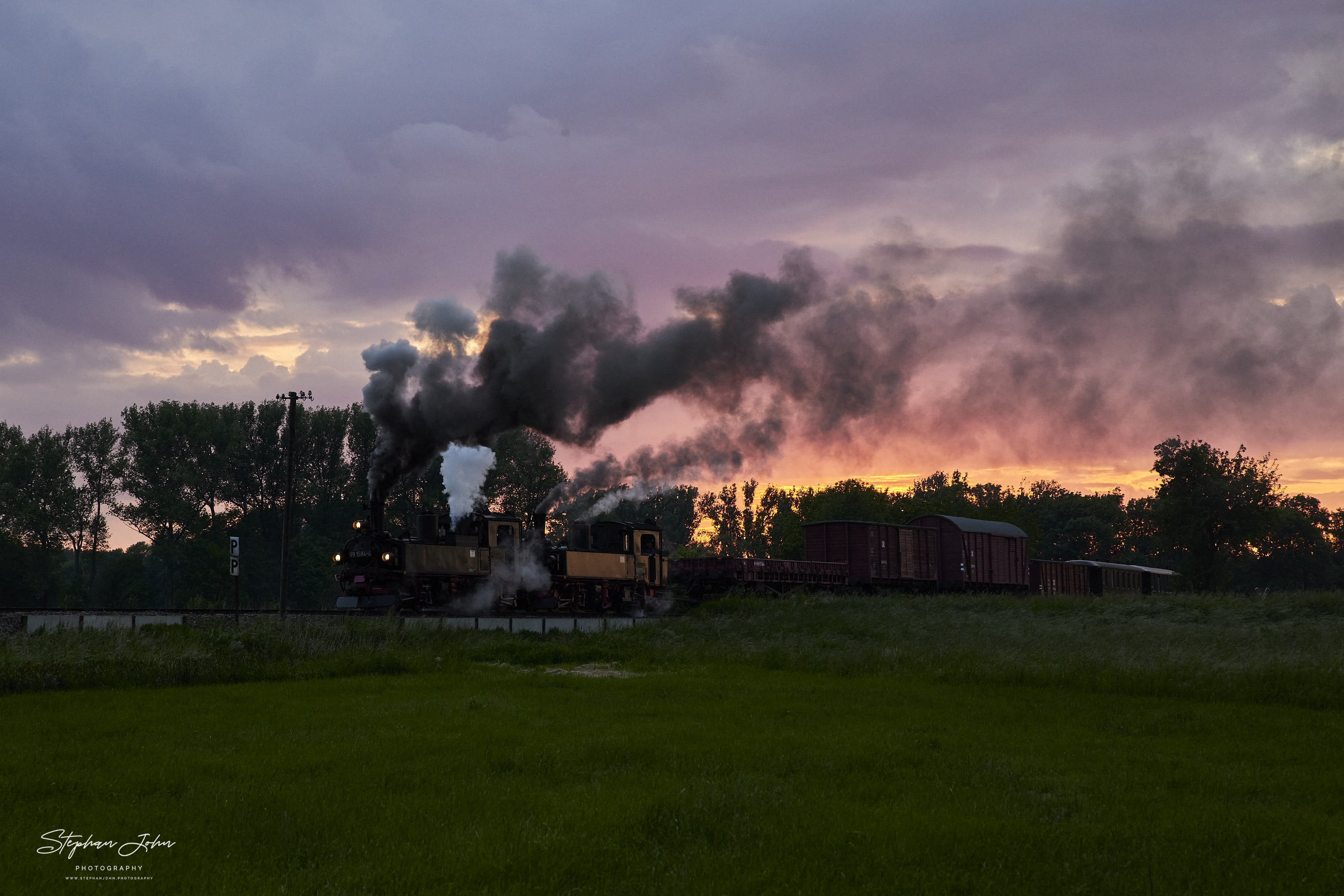 Letzter GmP des Tages mit Lok 99 1568-7 und Vorspannlok 99 1584-4 aus Oschatz nach Mügeln kurz vor Naundorf