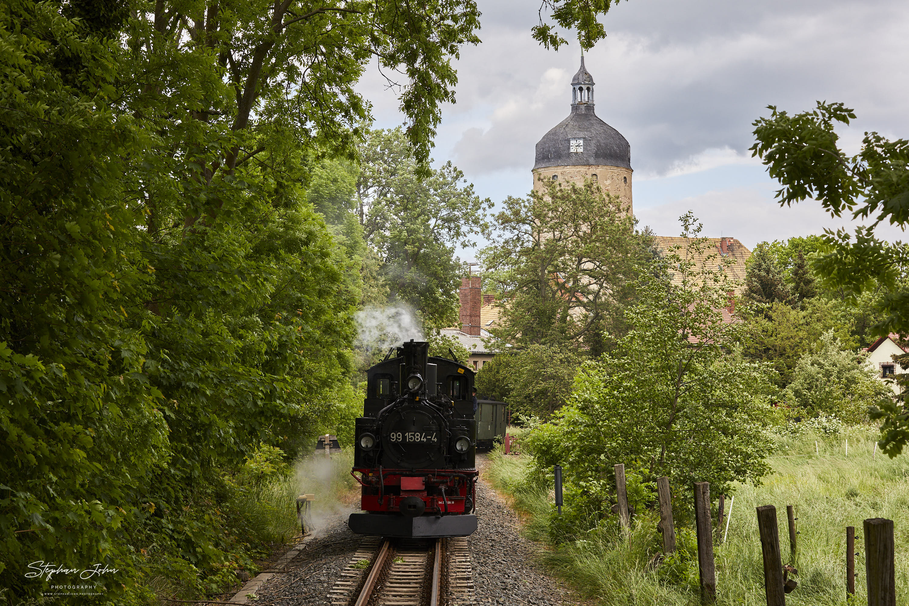 GmP mit Lok 991568-7 und Vorspannlok 99 1584-4 aus Mügeln fährt in Richtung Glossen