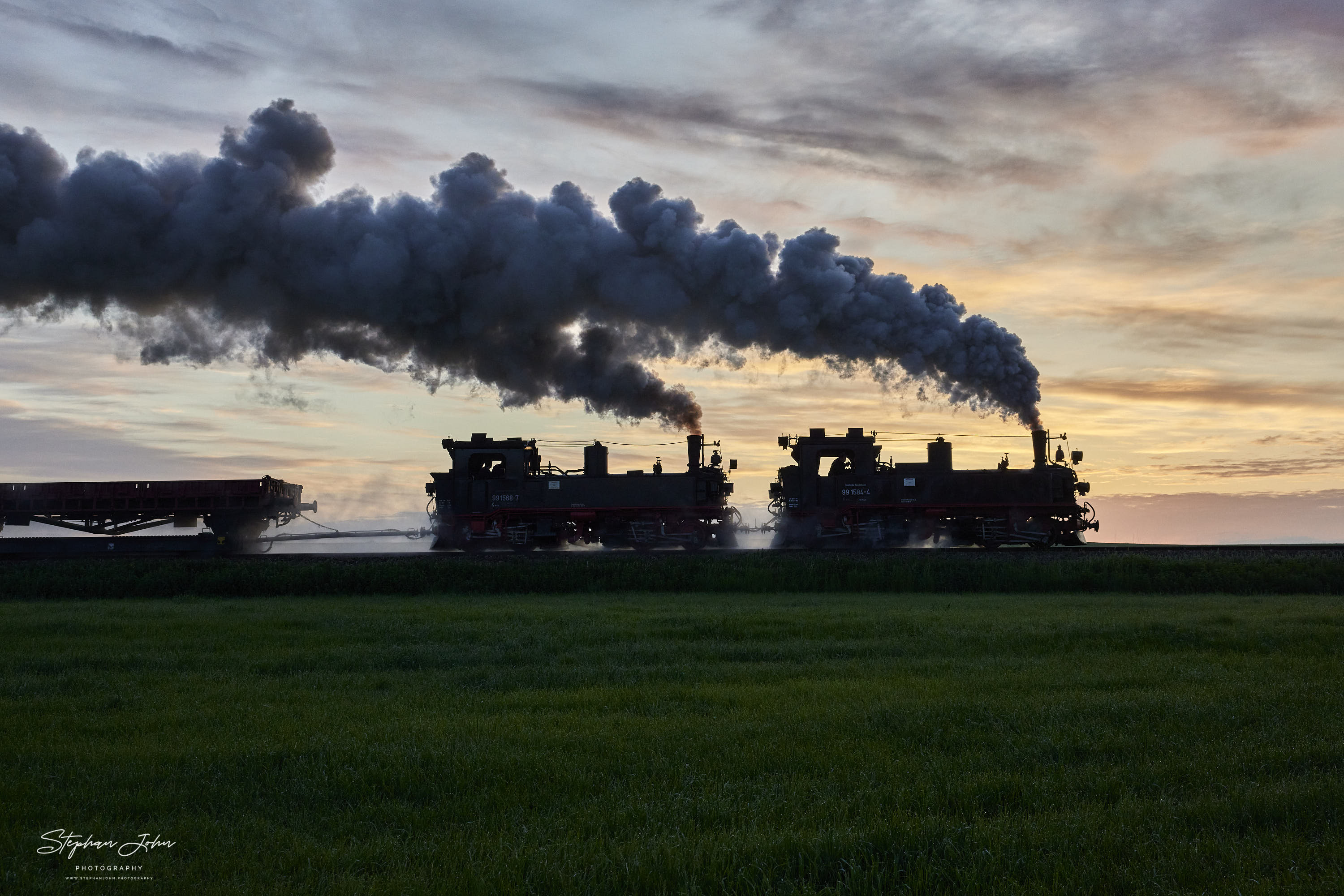 Der erste GmP des Tages mit Lok 99 1568-7 und Vorspannlok 99 1584-4 auf dem Weg nach Mügeln