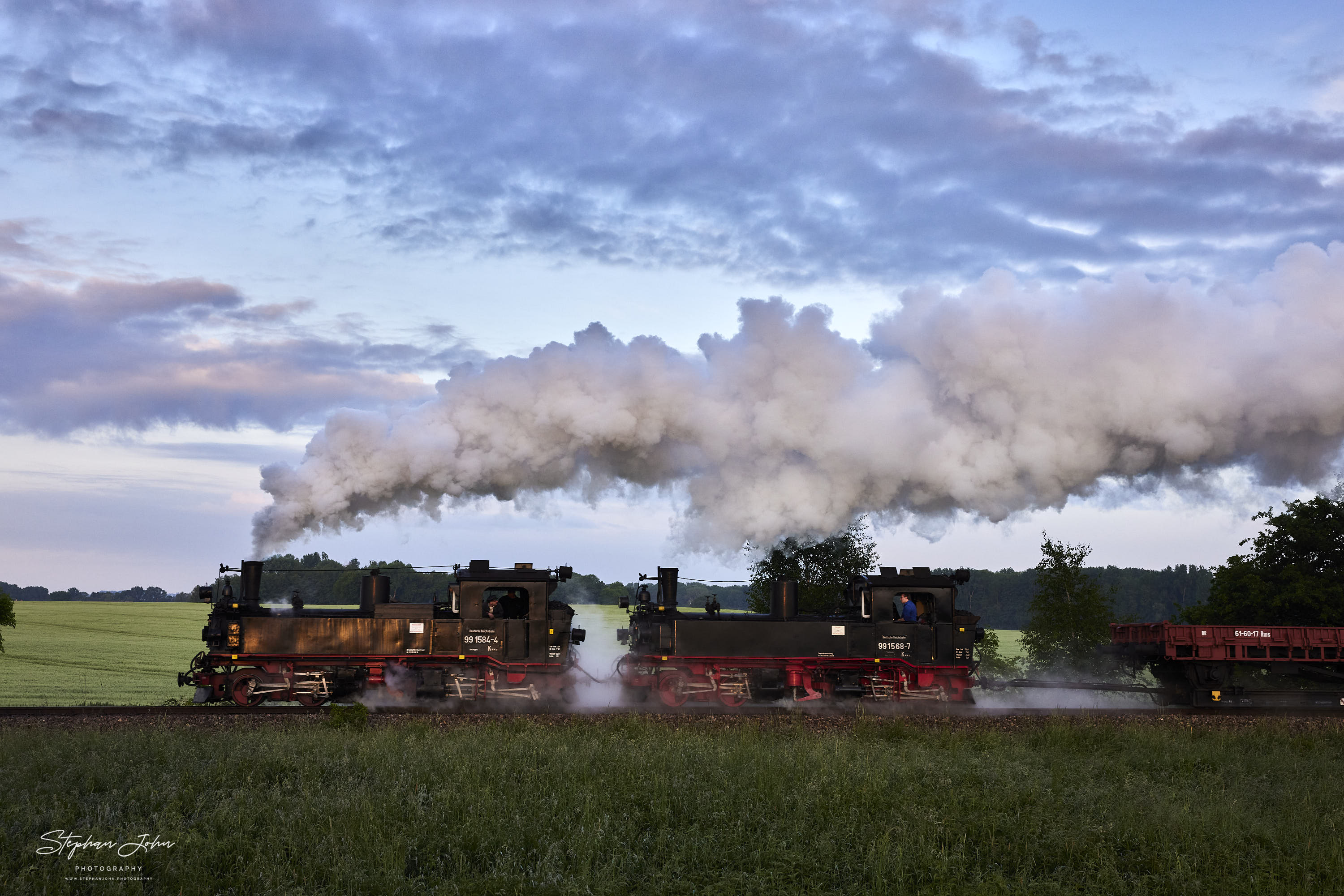 Der erste GmP des Tages mit Lok 99 1568-7 und Vorspannlok 99 1584-4 auf dem Weg nach Mügeln