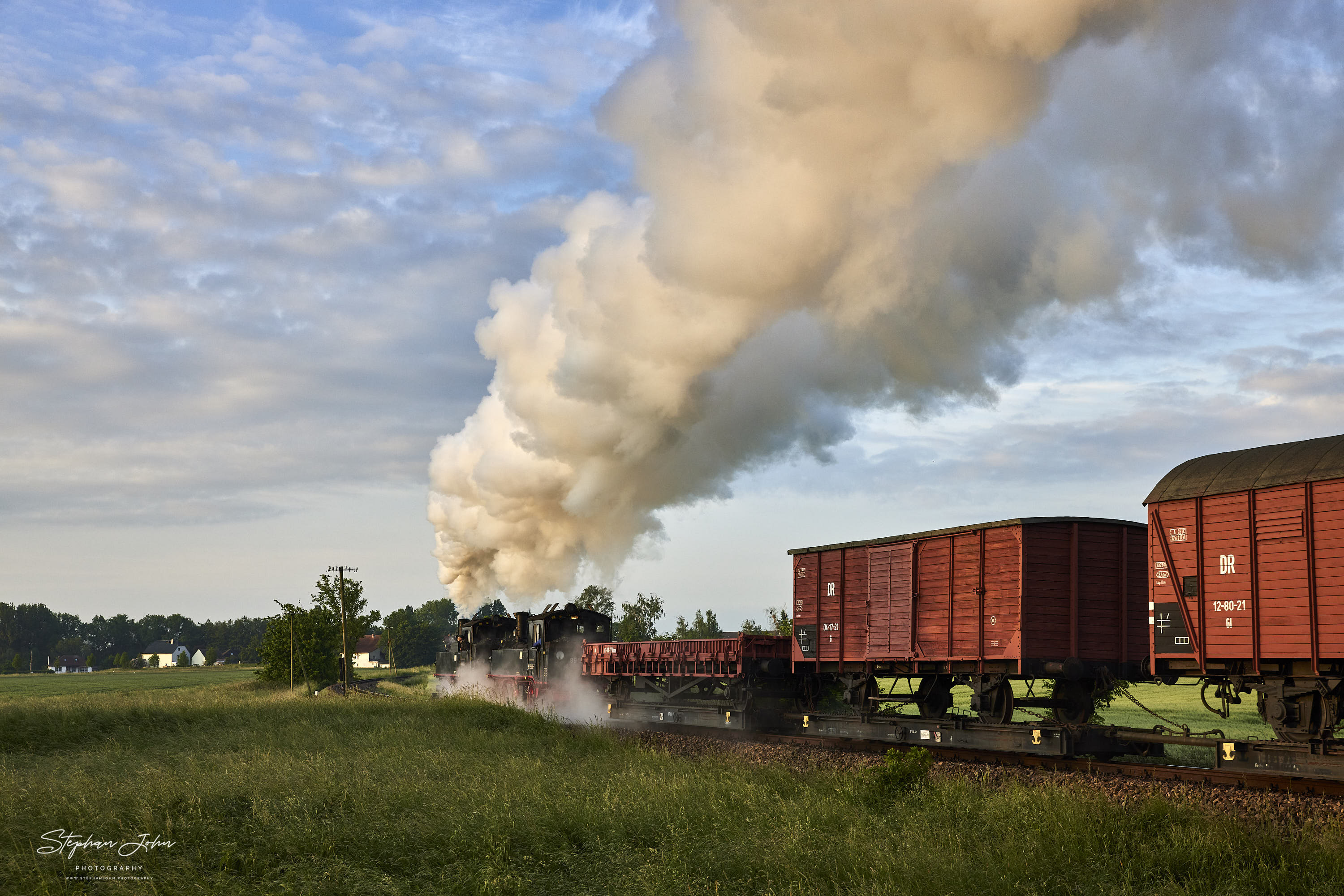 Der erste GmP des Tages mit Lok 99 1568-7 und Vorspannlok 99 1584-4 auf dem Weg nach Mügeln