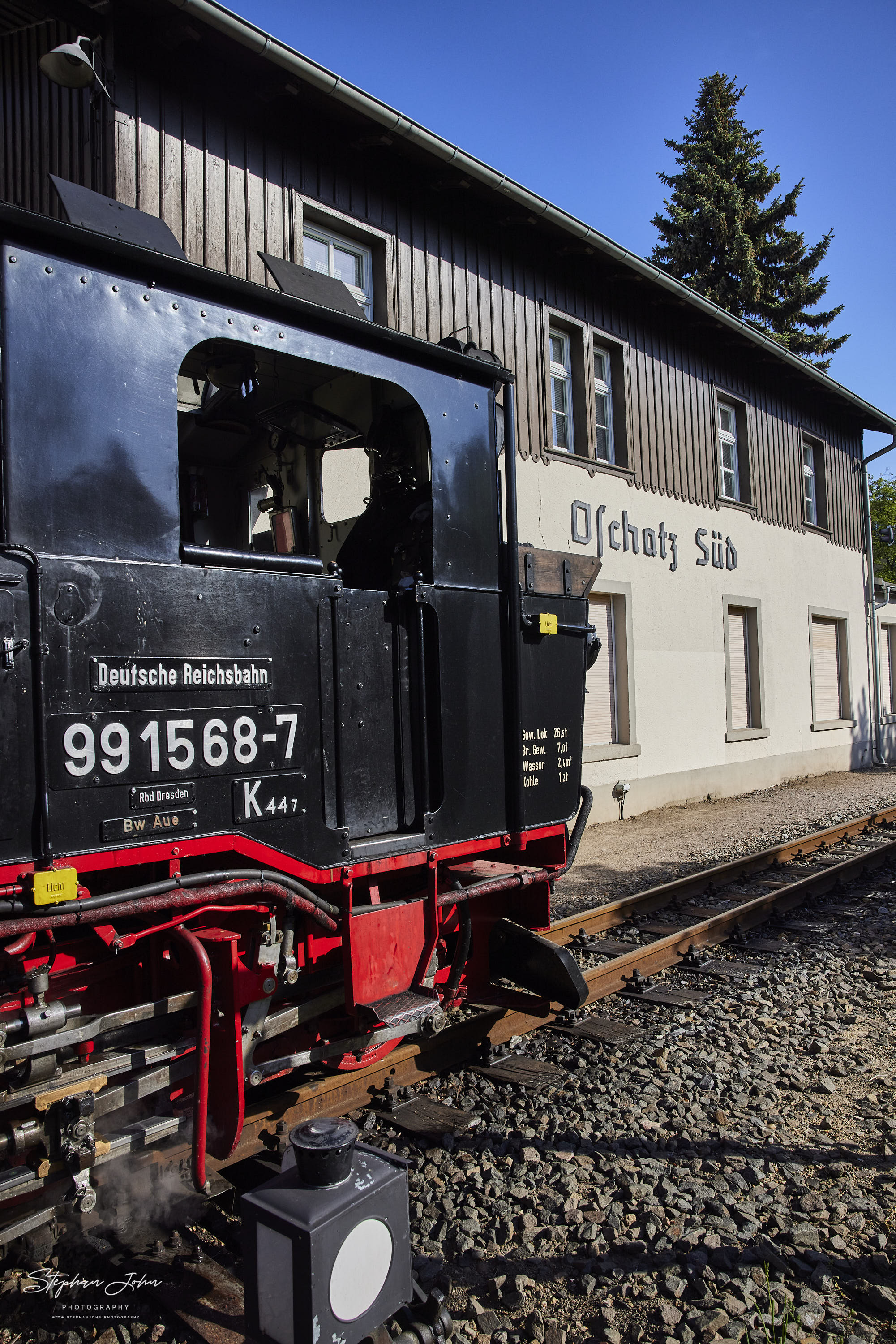 Eine Erzgebirgerin auf Abwegen - Lok 99 1568-7 der Preßnitztalbahn im Bahnhof Oschatz Süd