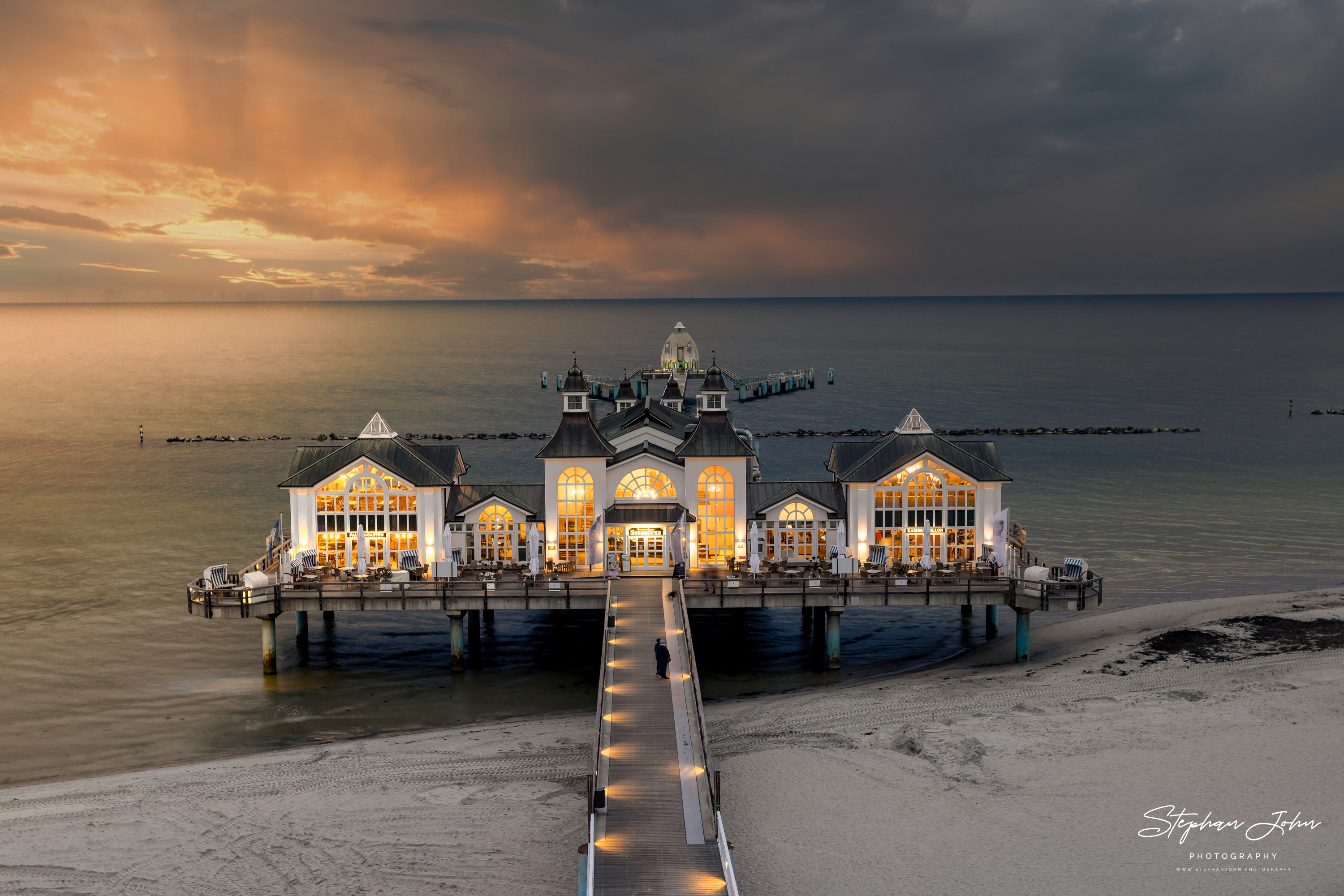 <p>Die Seebrücke in Sellin auf der Insel Rügen</p>