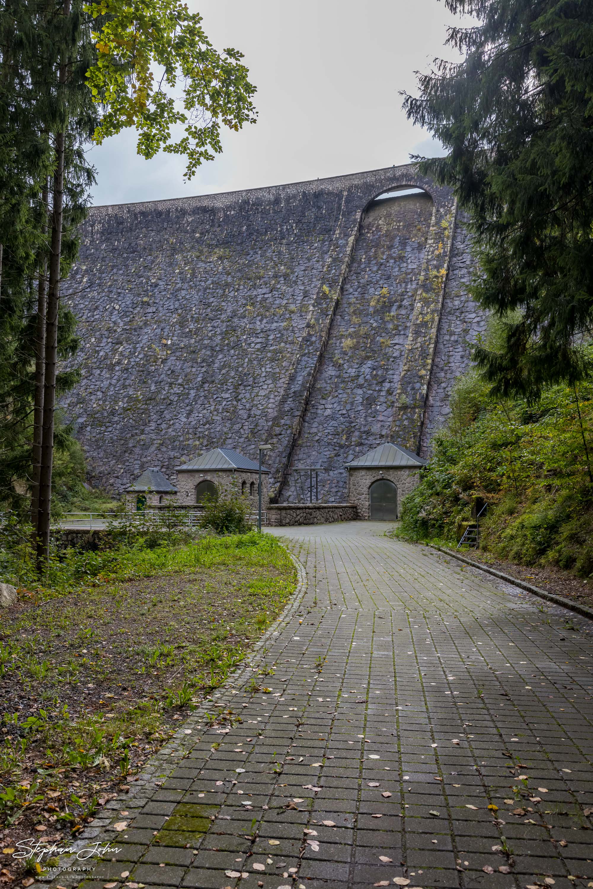 Staumauer der Talsperre Sosa