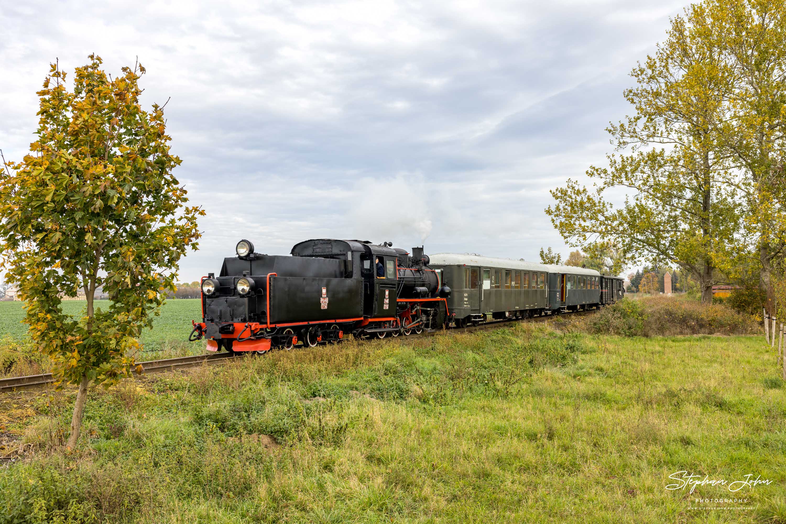 Personenzug mit Lok Px48-1756 in der Ortslage Słupia Wielka auf dem Weg nach Zaniemyśl