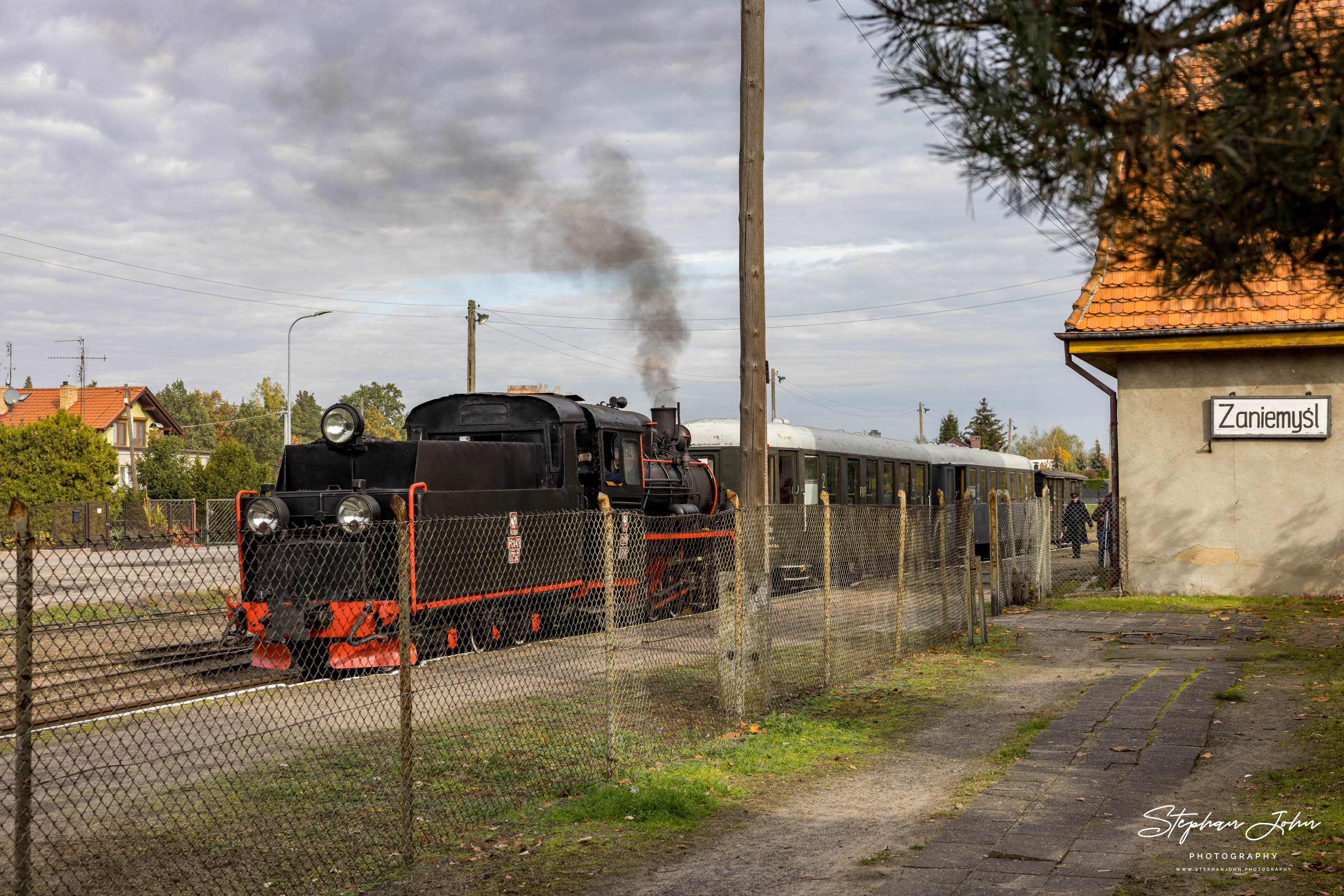 Lok Px48-1756 hat mit einem Personenzug Zaniemyśl erreicht