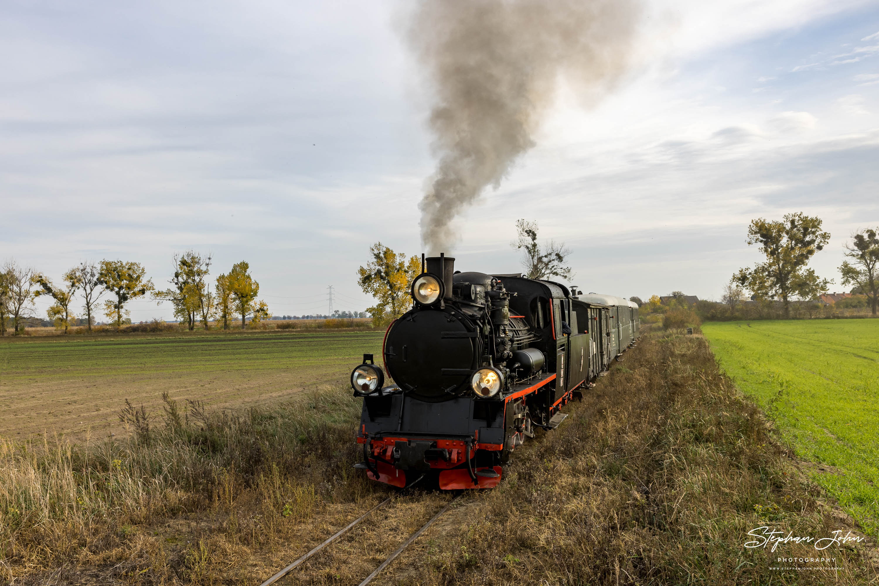 Lok Px48-1756 mit einem Personenzug von Zaniemyśl nach Środa Miasto zwischen Płaczki und Annopole