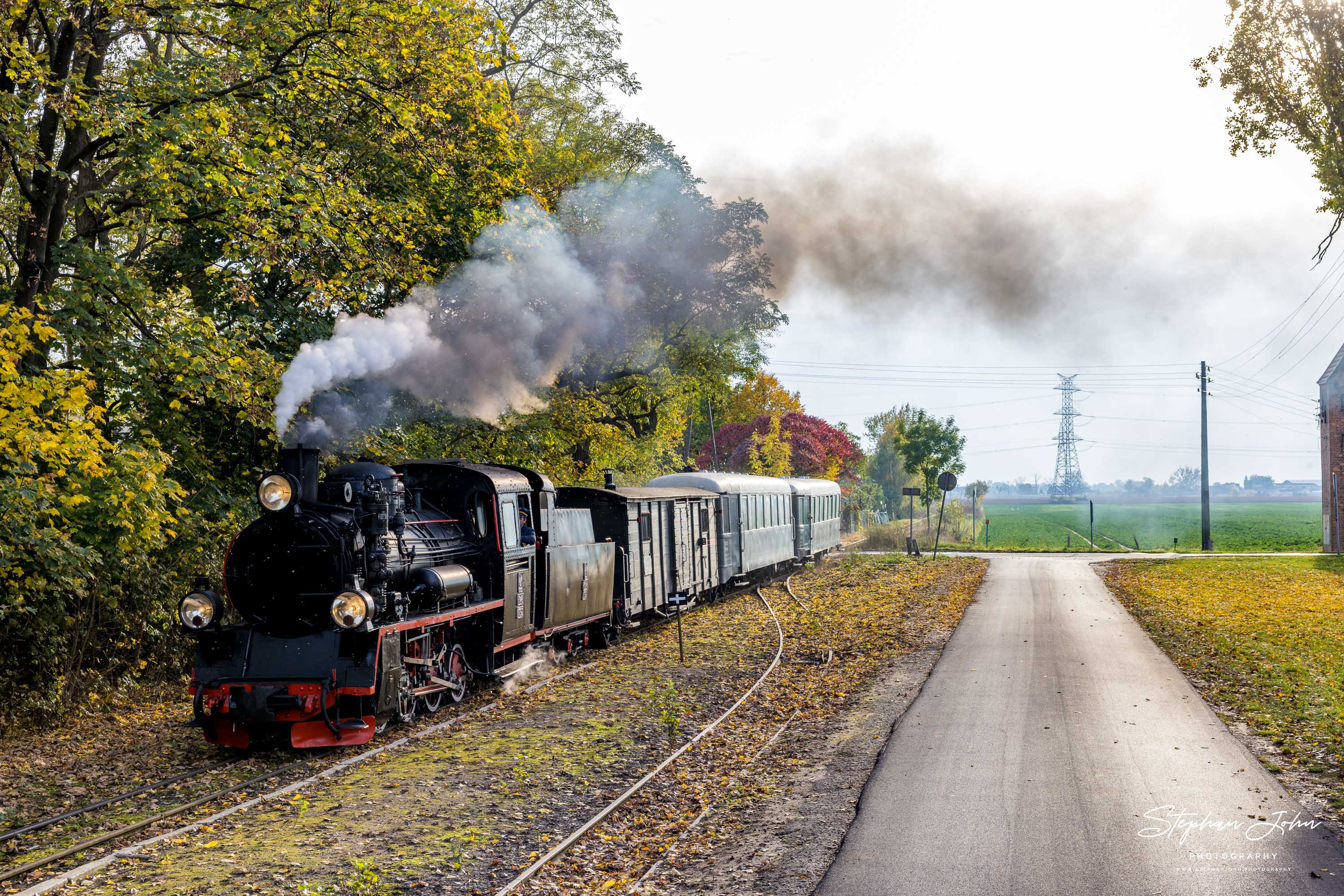 Lok Px48-1756 mit einem Personenzug von Zaniemyśl nach Środa Miasto erreicht Słupia Wielka