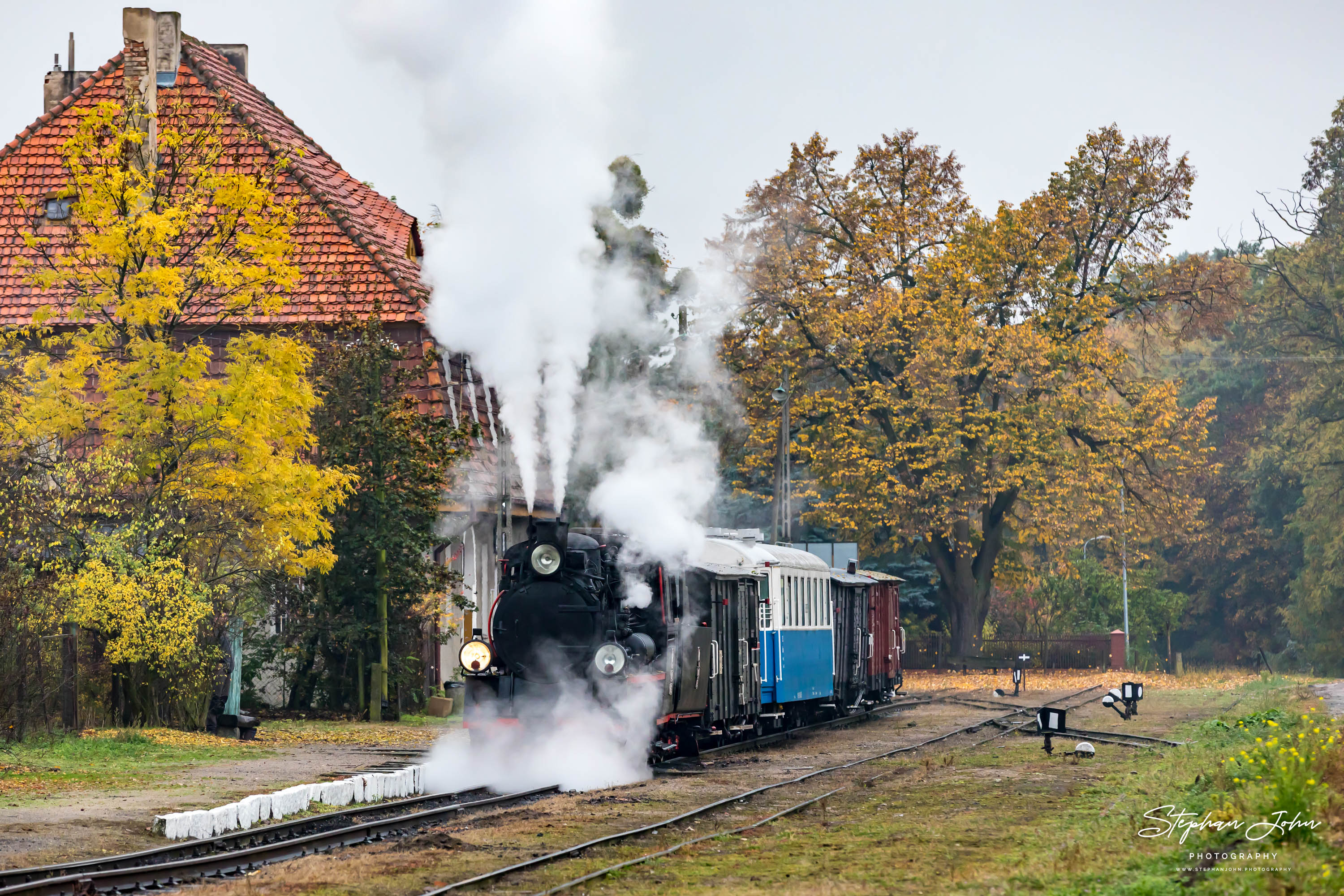 Lok Px48-1920 steht mit einem GmP in Zaniemyśl