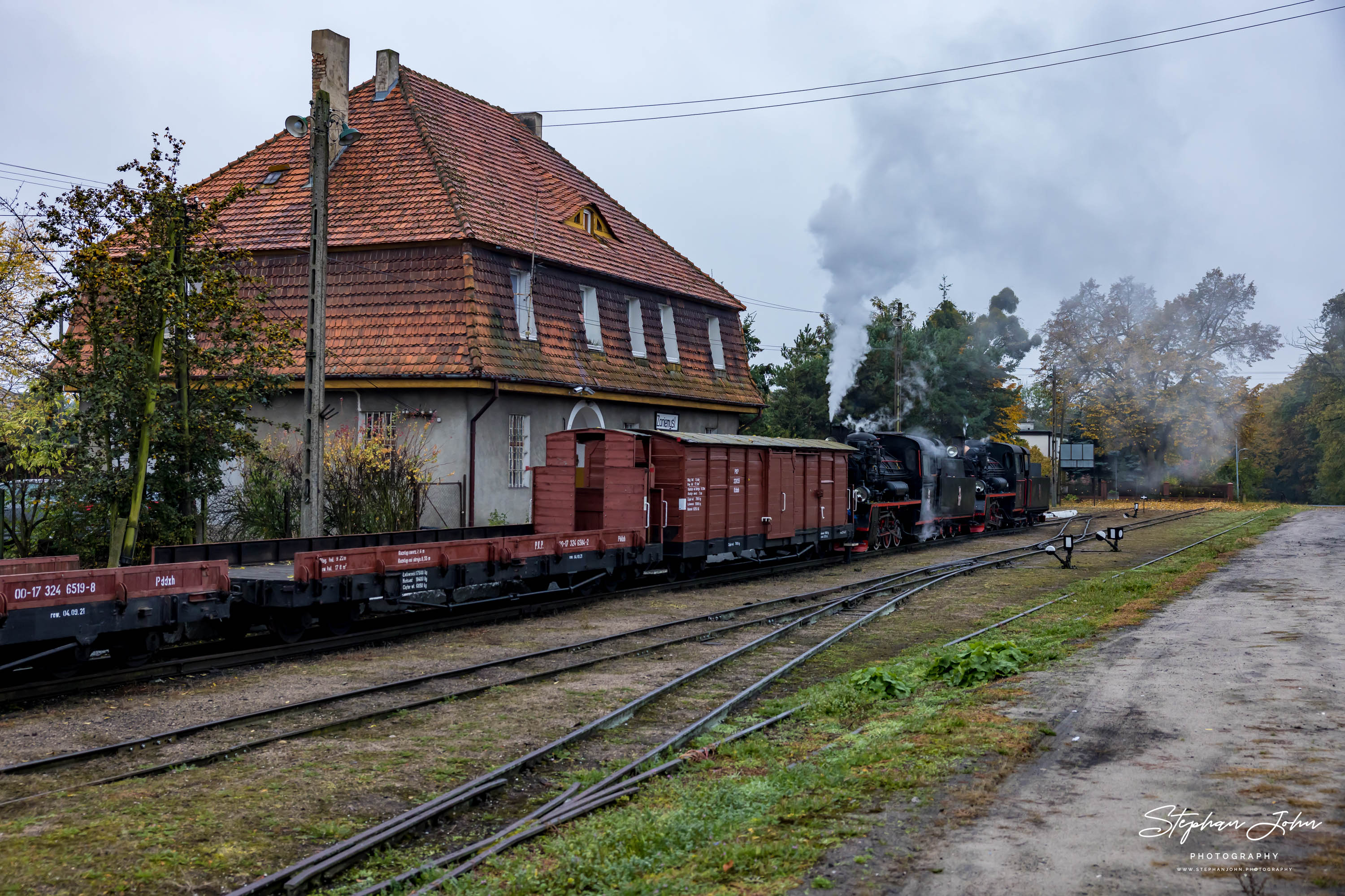 Lok Px48-1920 und Lok Px48-1756 erreichen mit einem GmP den Bahnhof Zaniemyśl