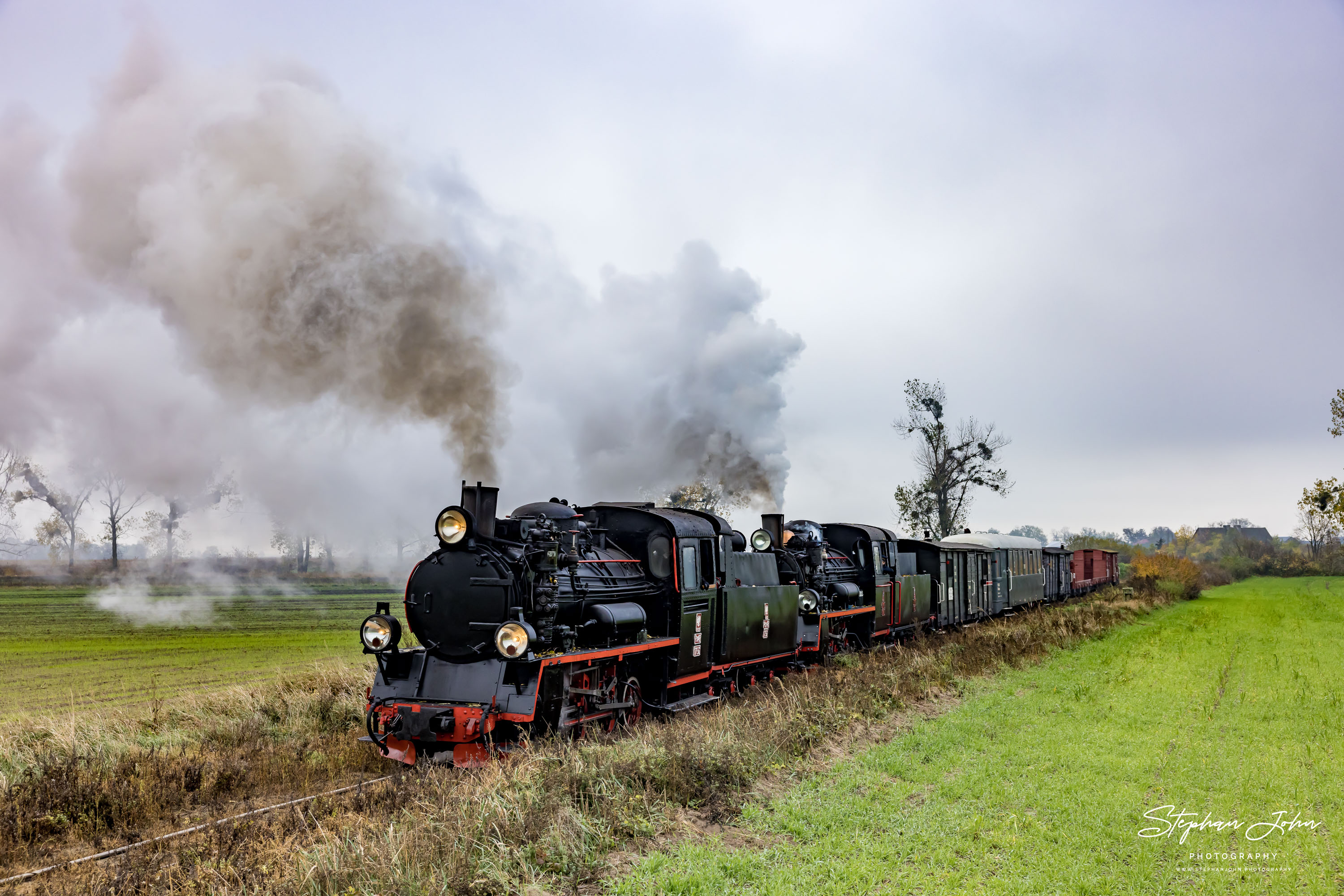 Gmp mit Lok Px48-1920 und Vorspannlok Px48-1756 von Zaniemyśl nach Środa Miasto hinter Płaczki