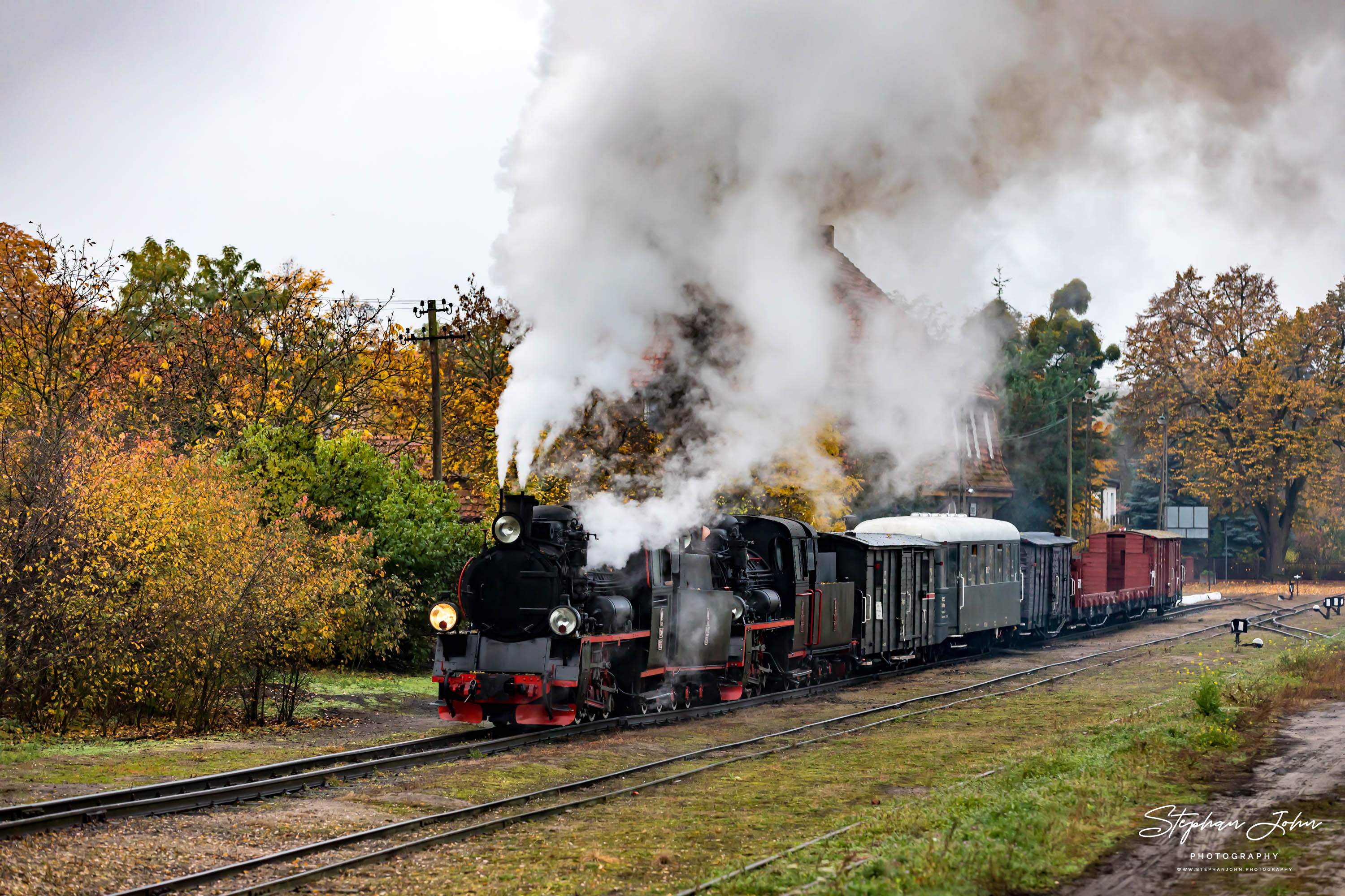 Gmp mit Lok Px48-1920 und Vorspannlok Px48-1756 steht abfahrtbereit in Zaniemyśl