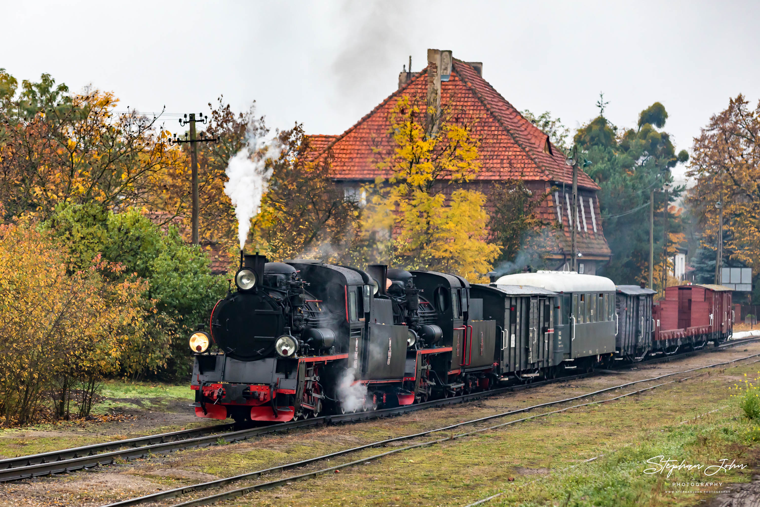 Gmp mit Lok Px48-1920 und Vorspannlok Px48-1756 steht abfahrtbereit in Zaniemyśl