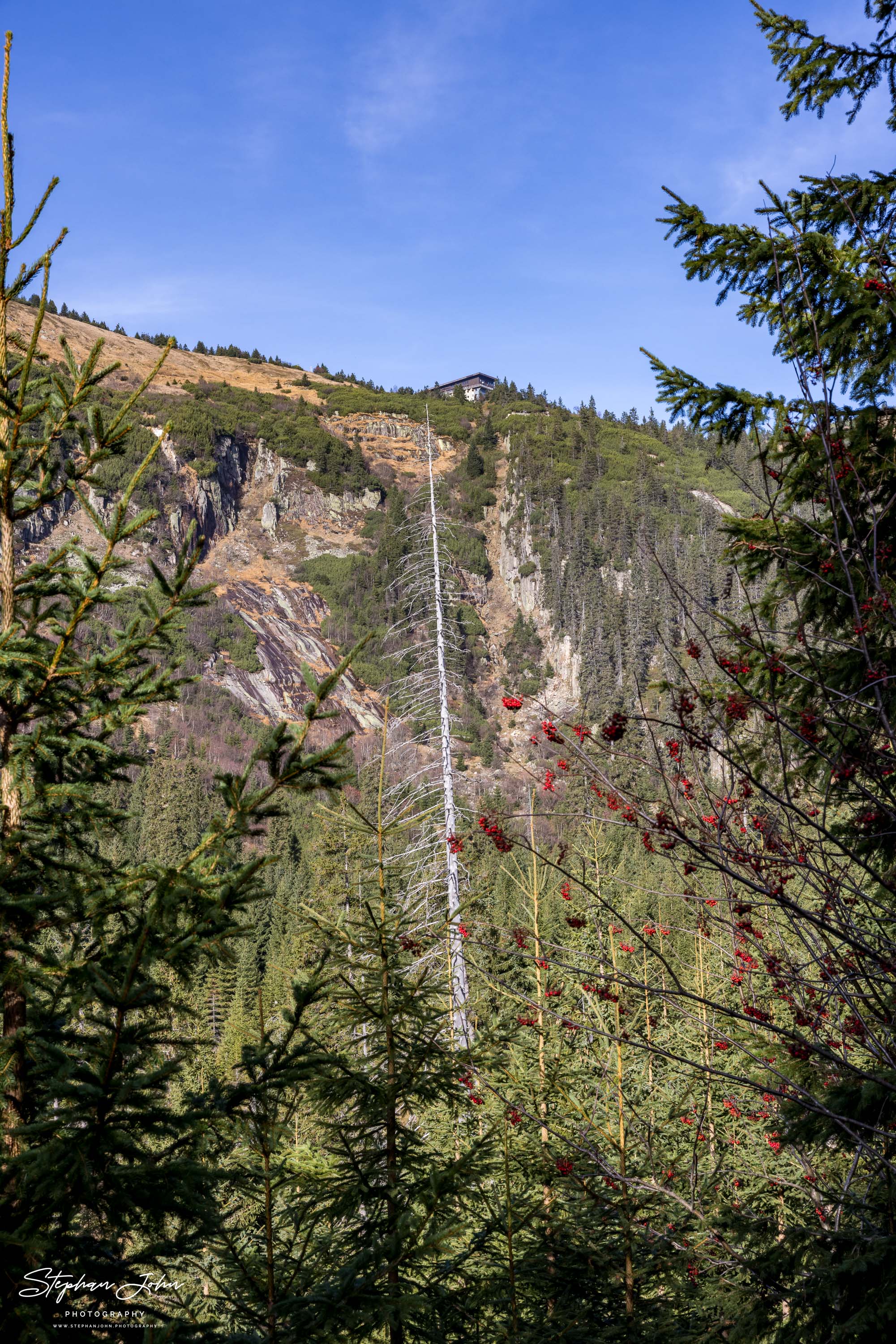 Blick zur Elbfallbaude (Labská bouda)