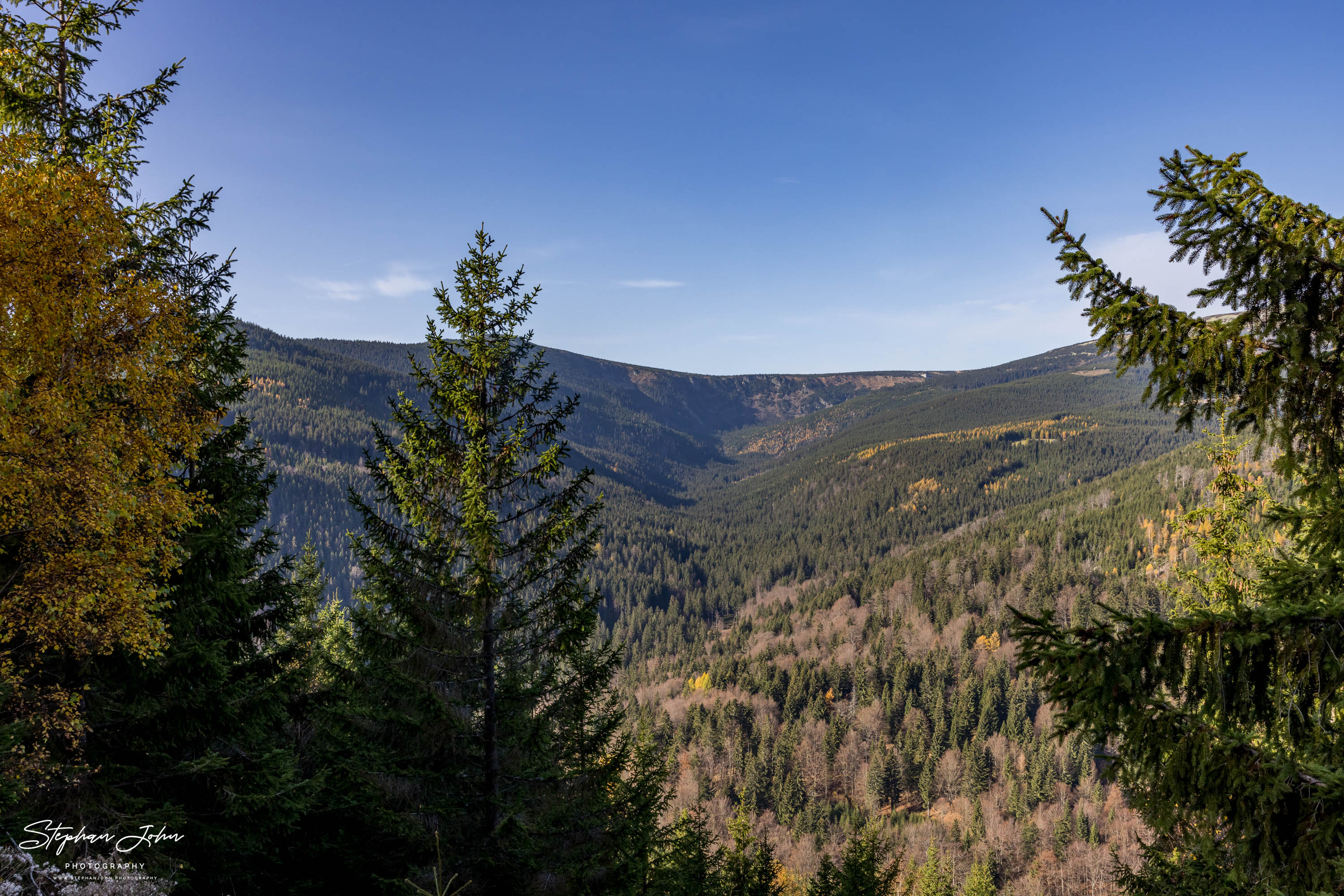 Blick vom Holzweg Spindlermühle über das Elbtal zur Elbfall-Baude