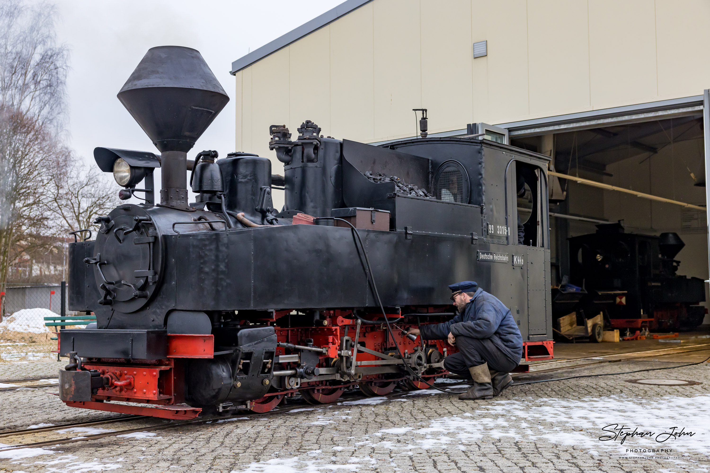 Lok 99 3315-1 wird für den Einsatz vorbereitet