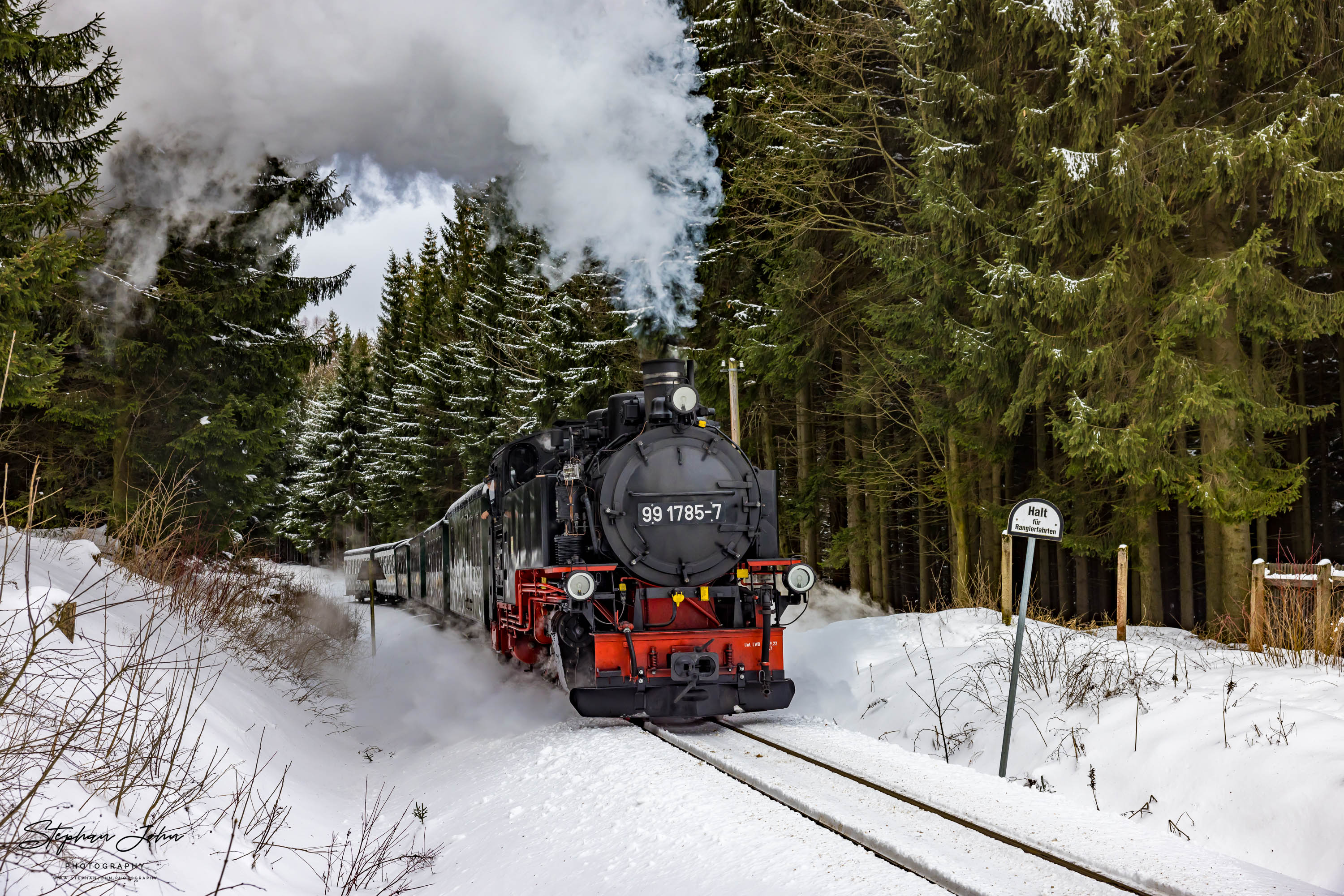 Lok 99 1785-7 mit Zug P 1003 erreicht Kretscham-Rothensehma