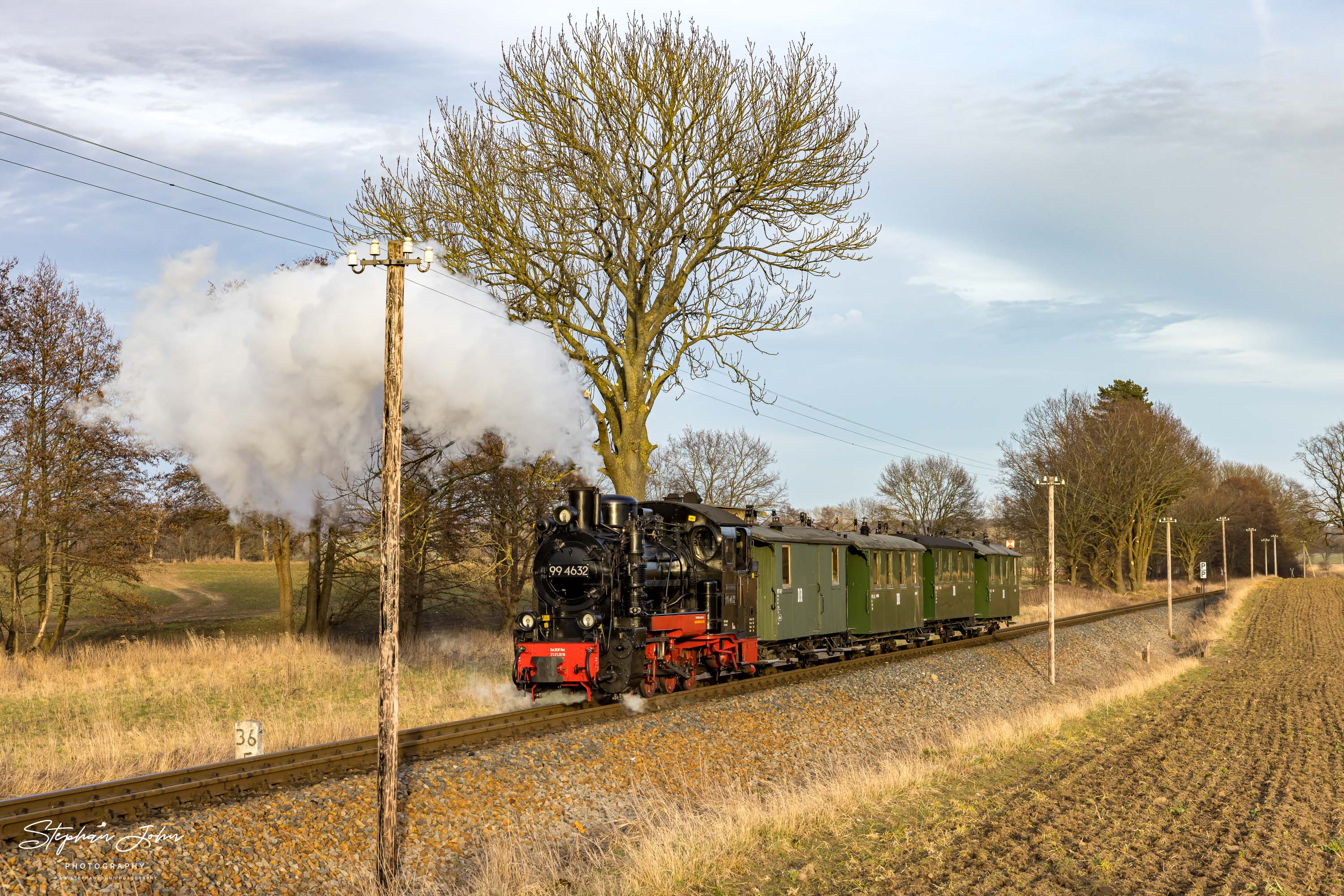 Zug P 223 mit Lok 99 4632 nach Putbus hinter Beuchow