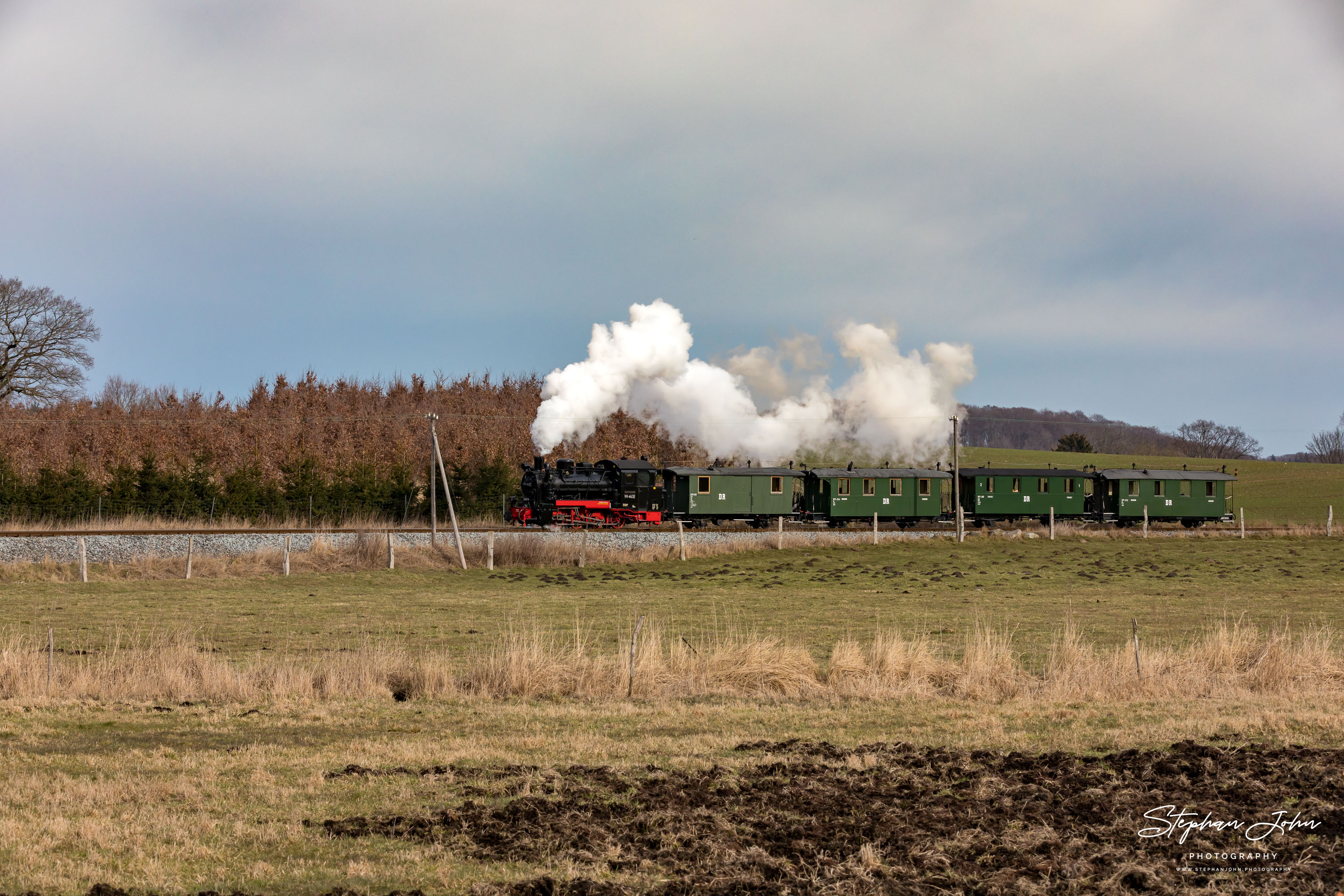 Zug P 222 mit Lok 99 4632 zwischen Serams und Seelvitz