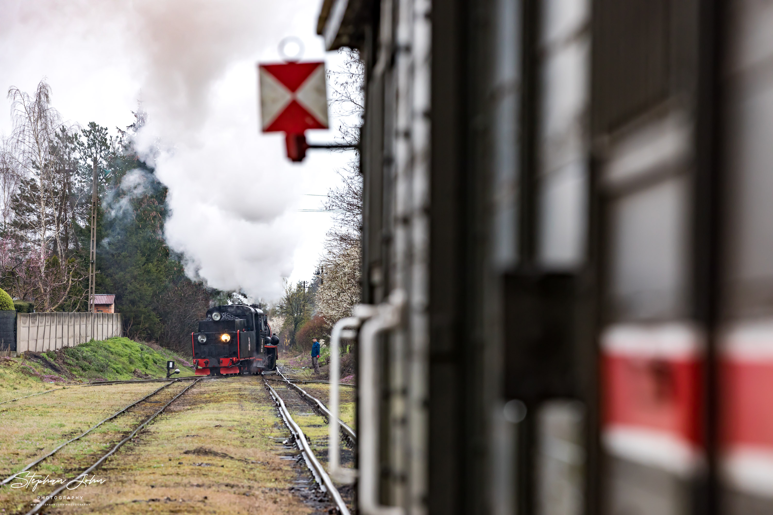 Lok Px48 1756 umfährt in Zaniemyśl den Zug.