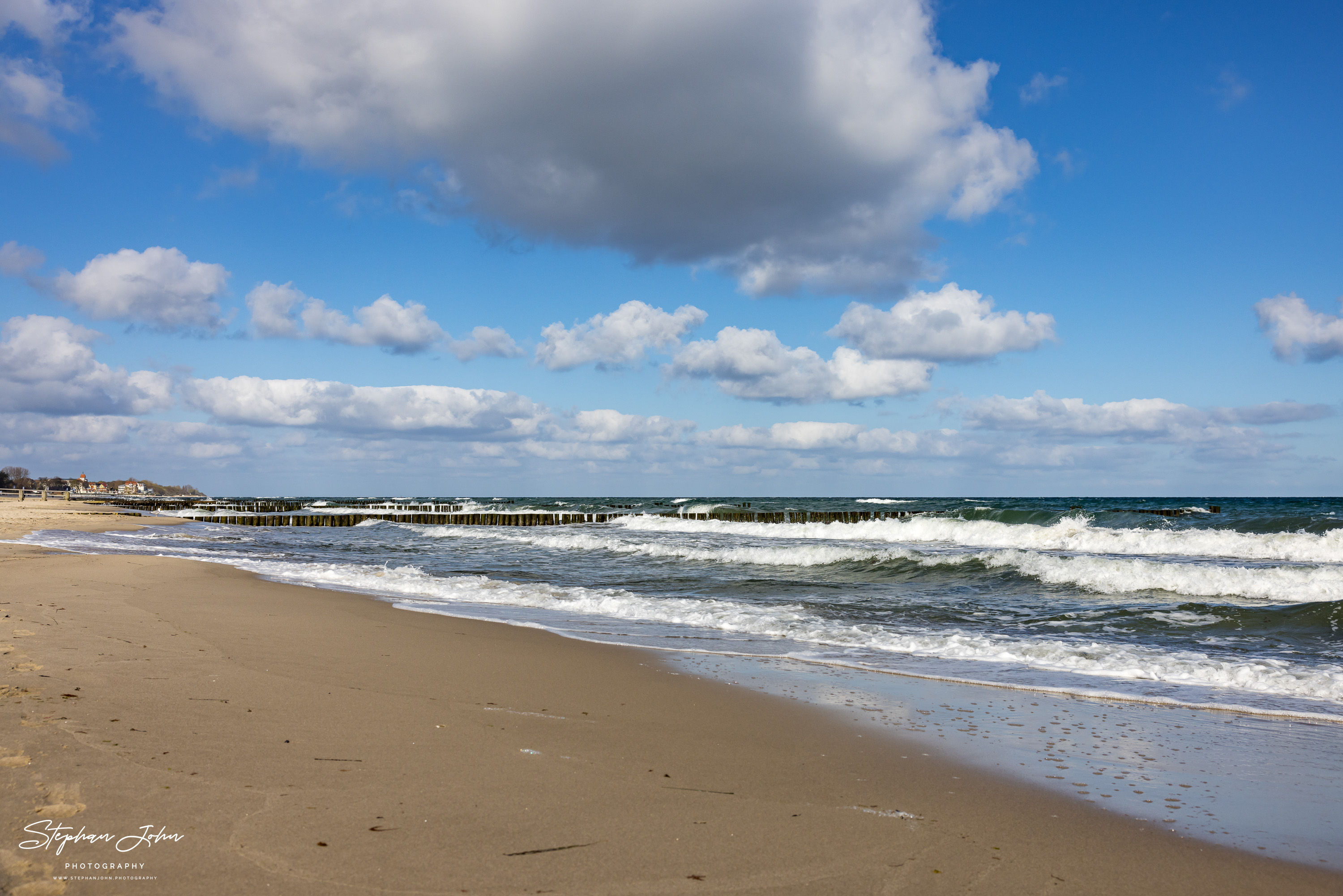 Blick entlang am Strand nach Kühlungsborn West