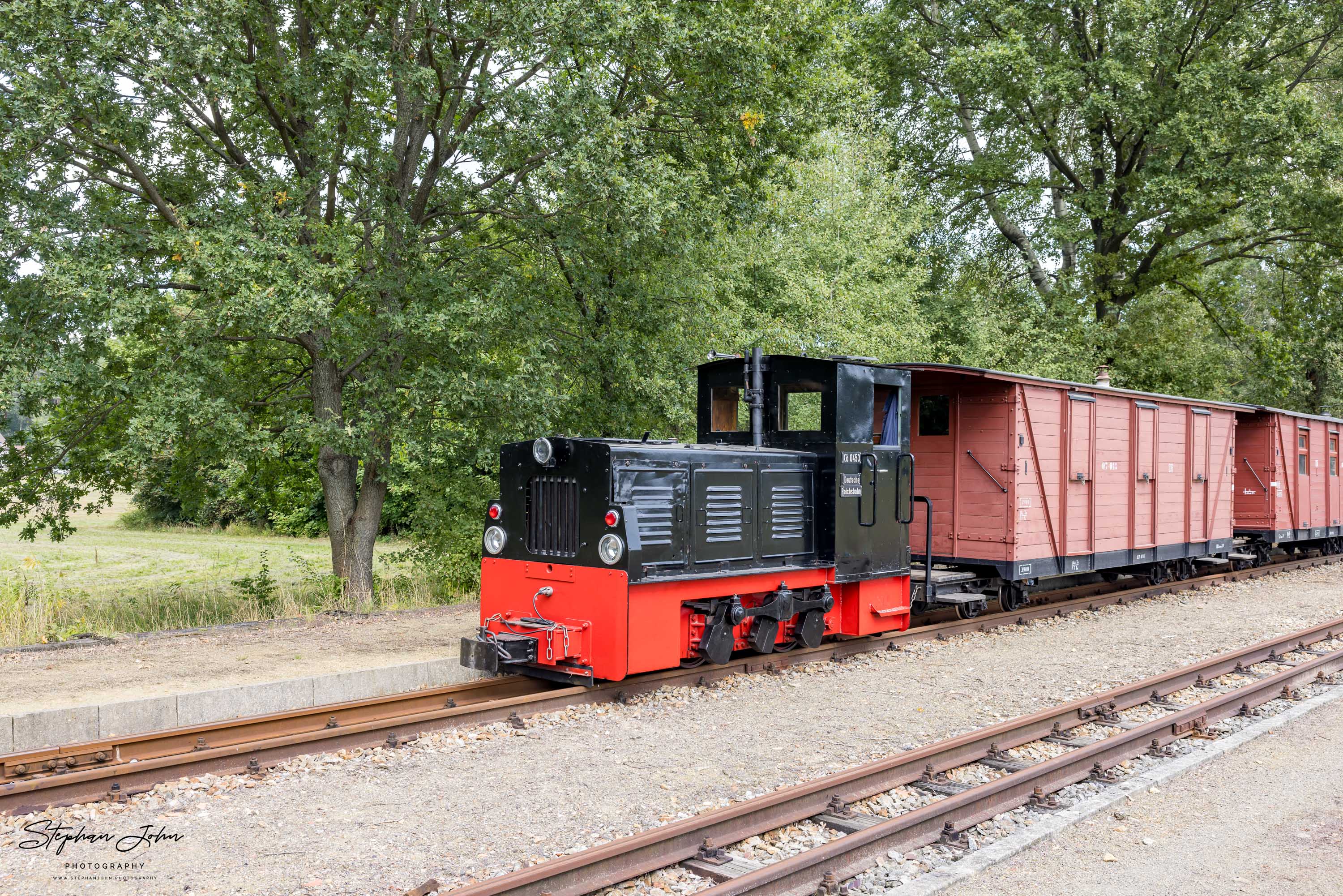 Kö 0453 mit einem Personenzug im Bahnhof Krauschwitz-Baierweiche